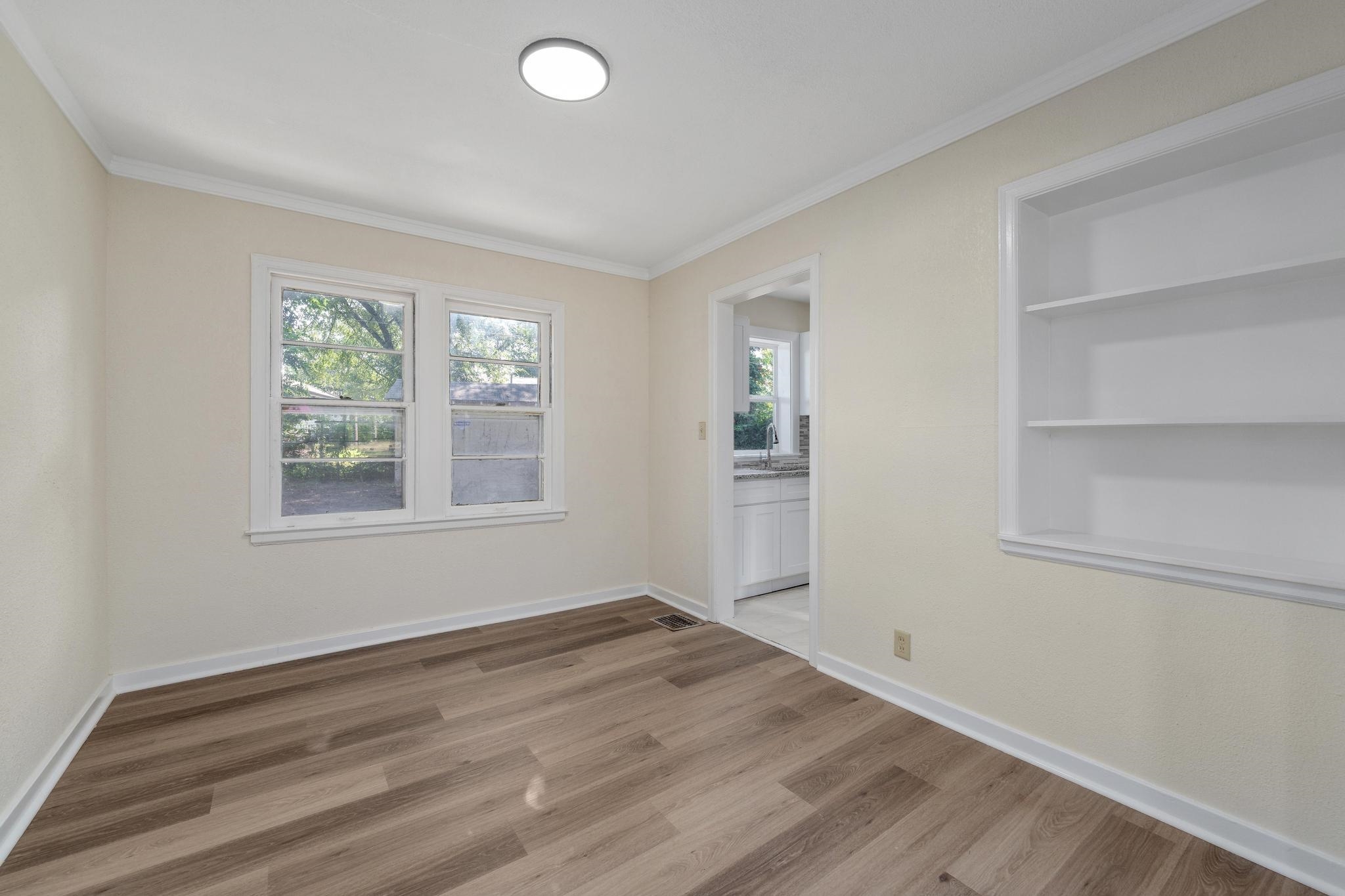2122 N Erie Ave Property Photo 8