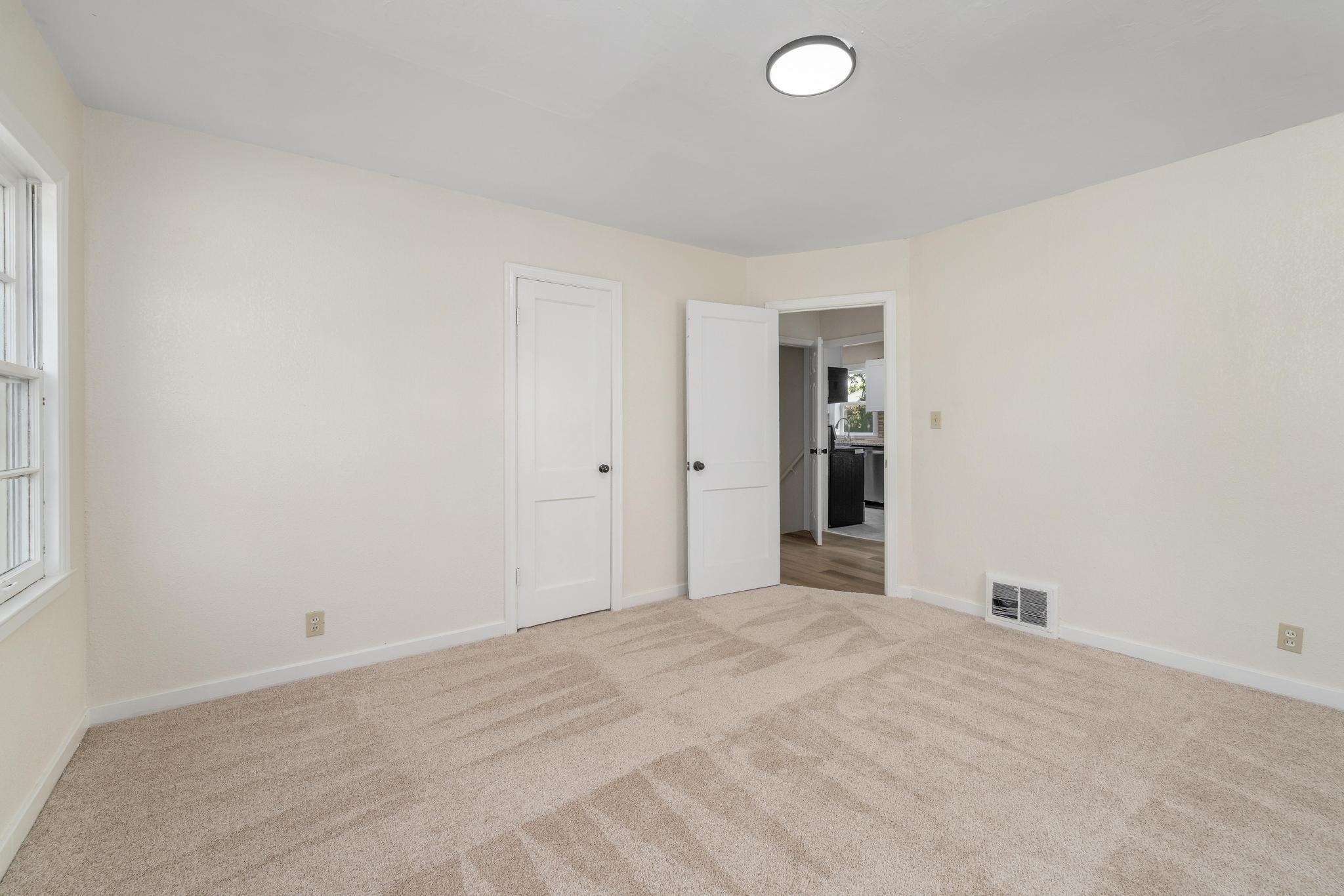 2122 N Erie Ave Property Photo 16