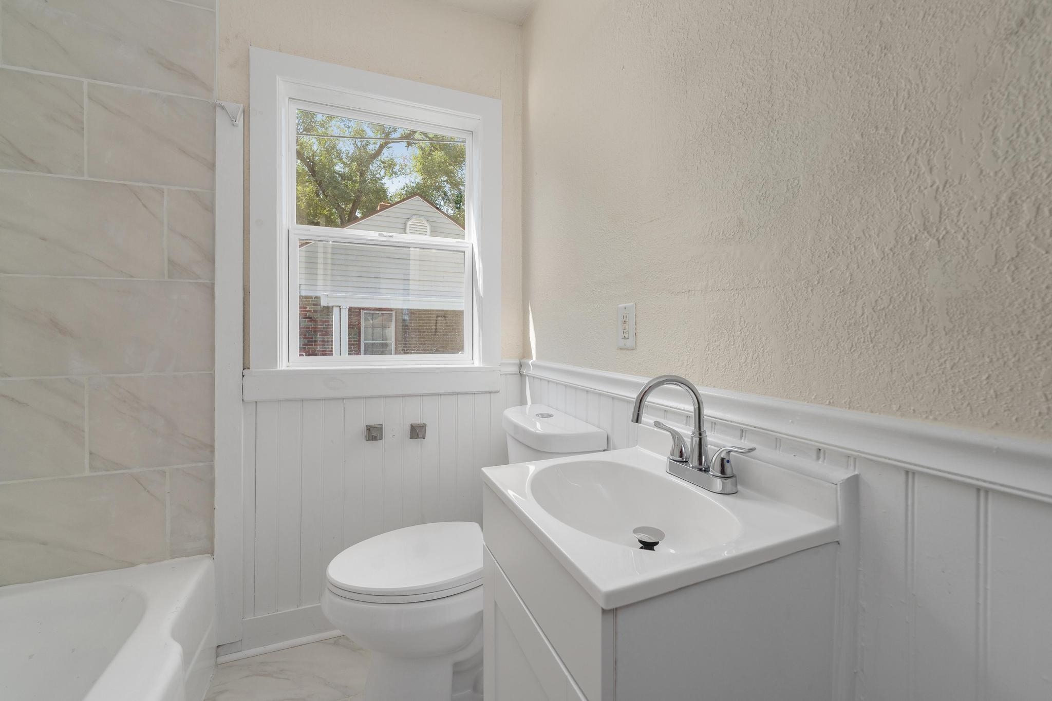 2122 N Erie Ave Property Photo 18