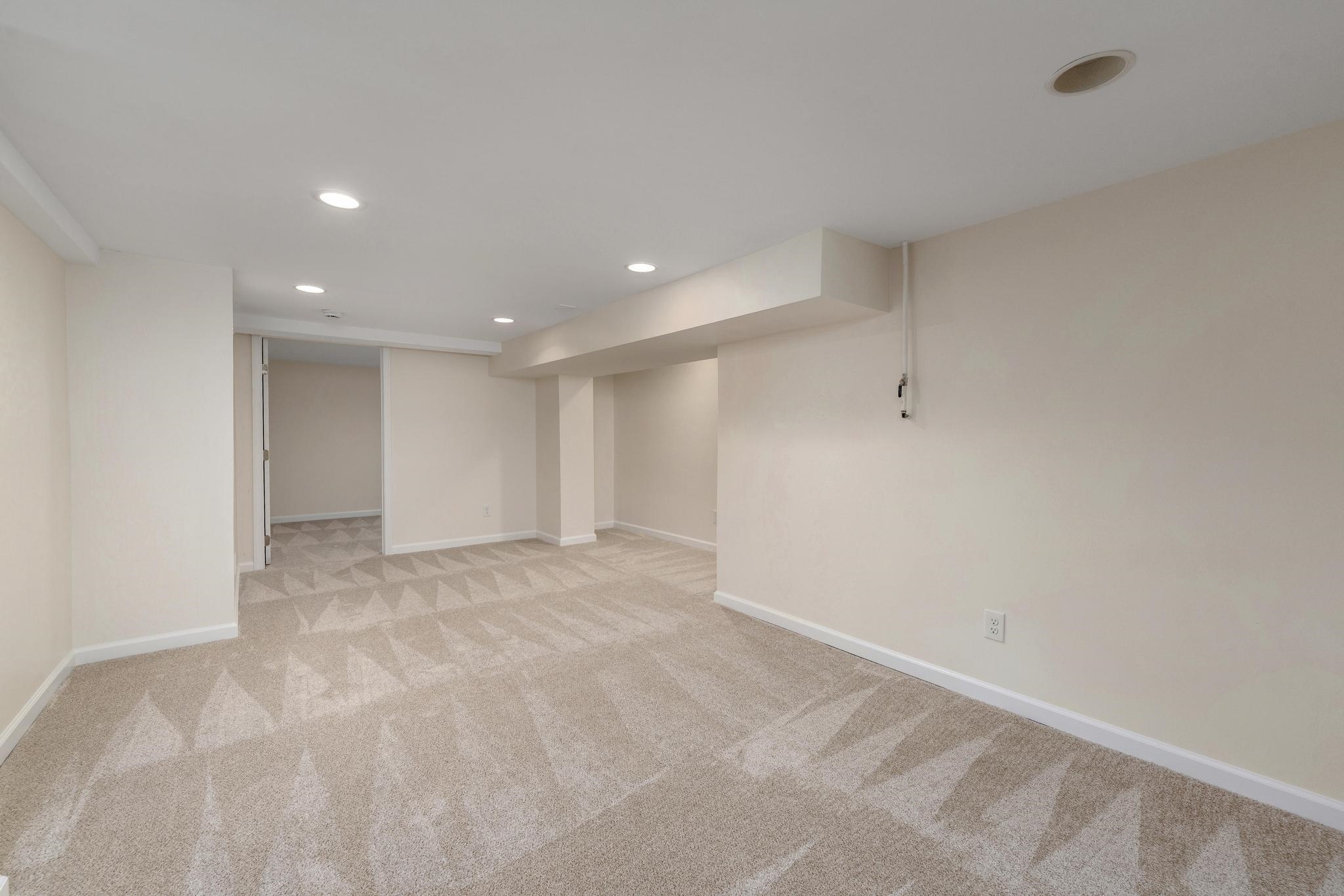 2122 N Erie Ave Property Photo 21