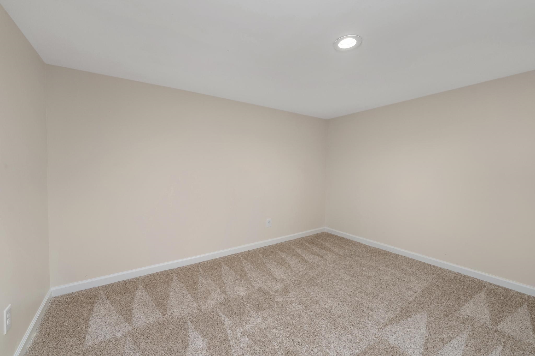 2122 N Erie Ave Property Photo 24