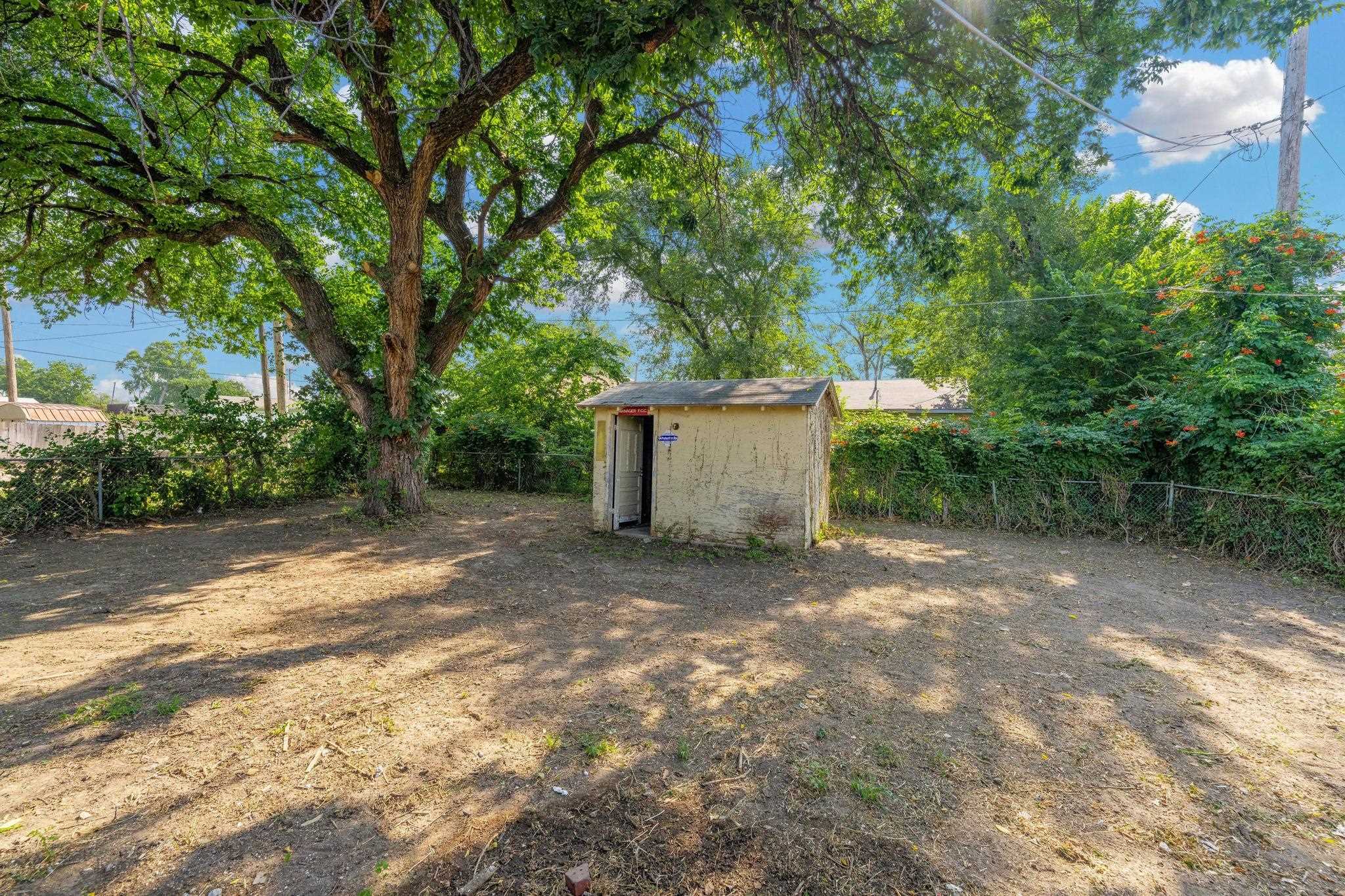 2122 N Erie Ave Property Photo 29