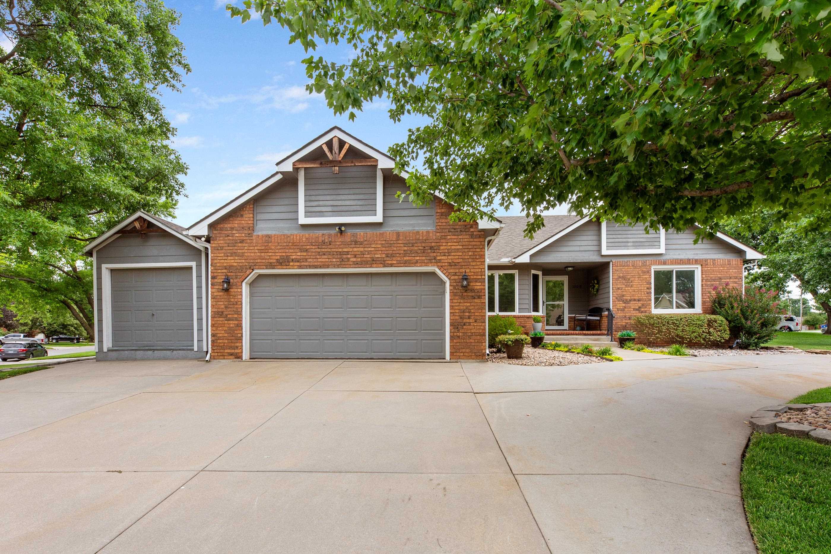 12018 W Rolling Hills St Property Photo 1