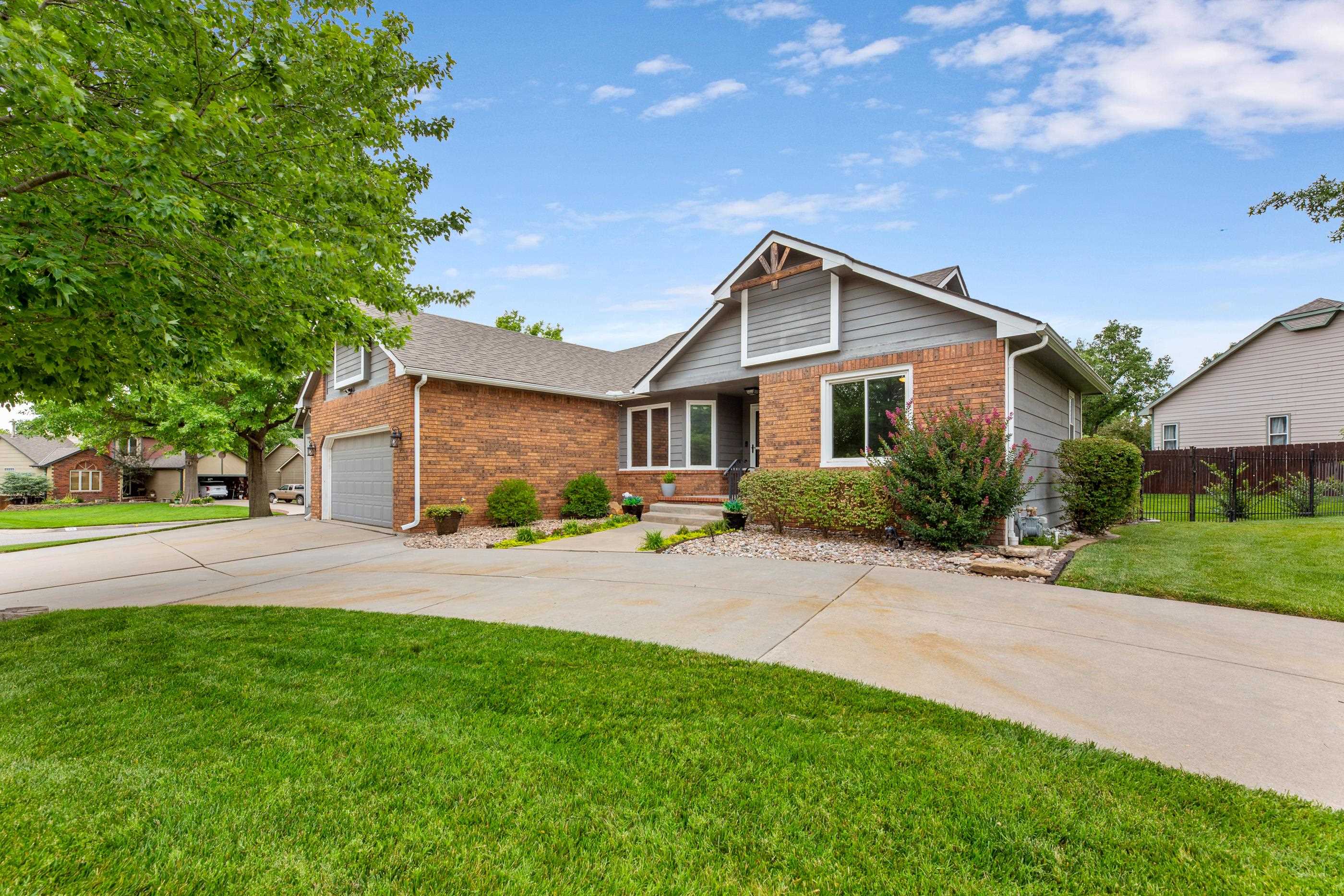 12018 W Rolling Hills St Property Photo 3