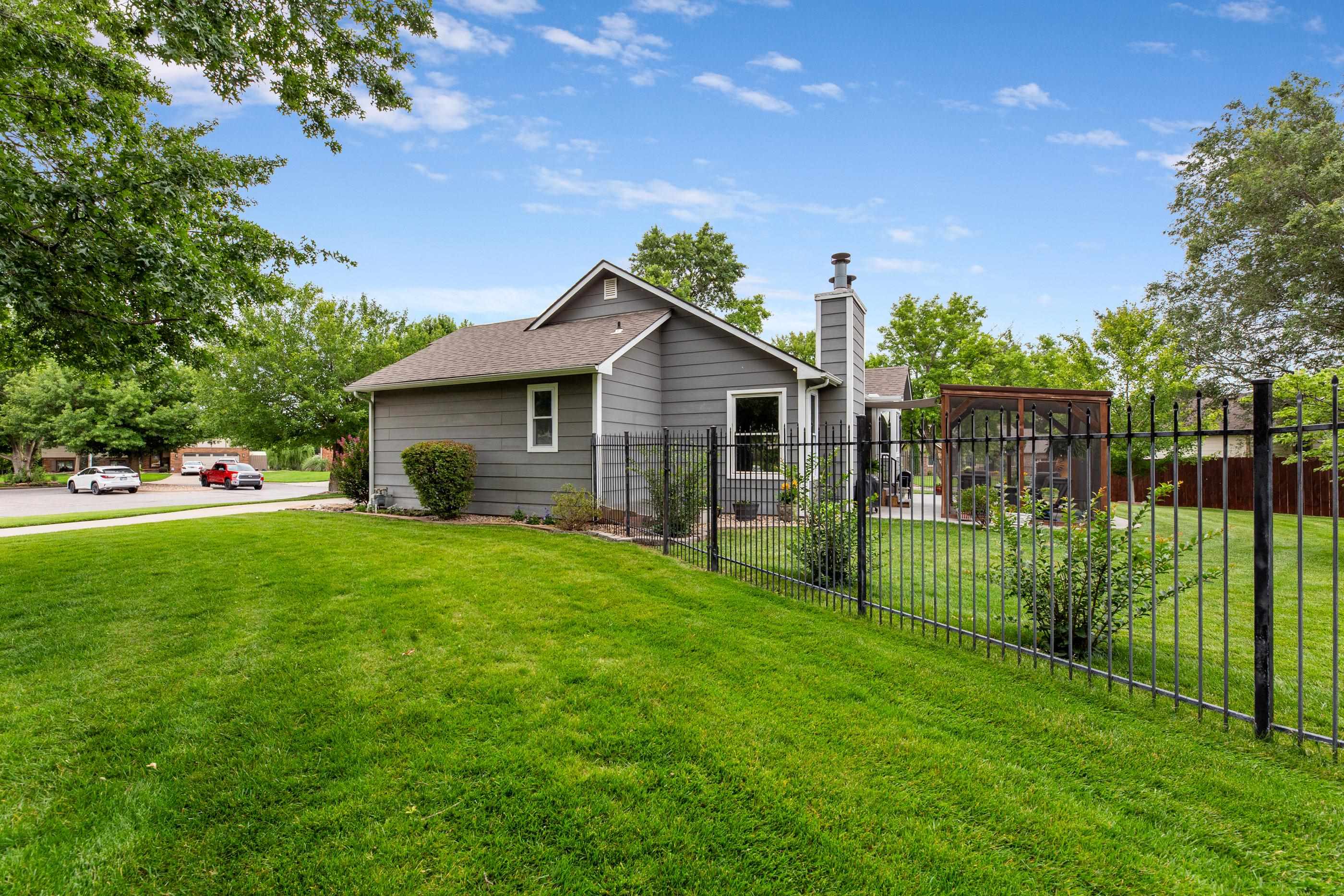 12018 W Rolling Hills St Property Photo 4