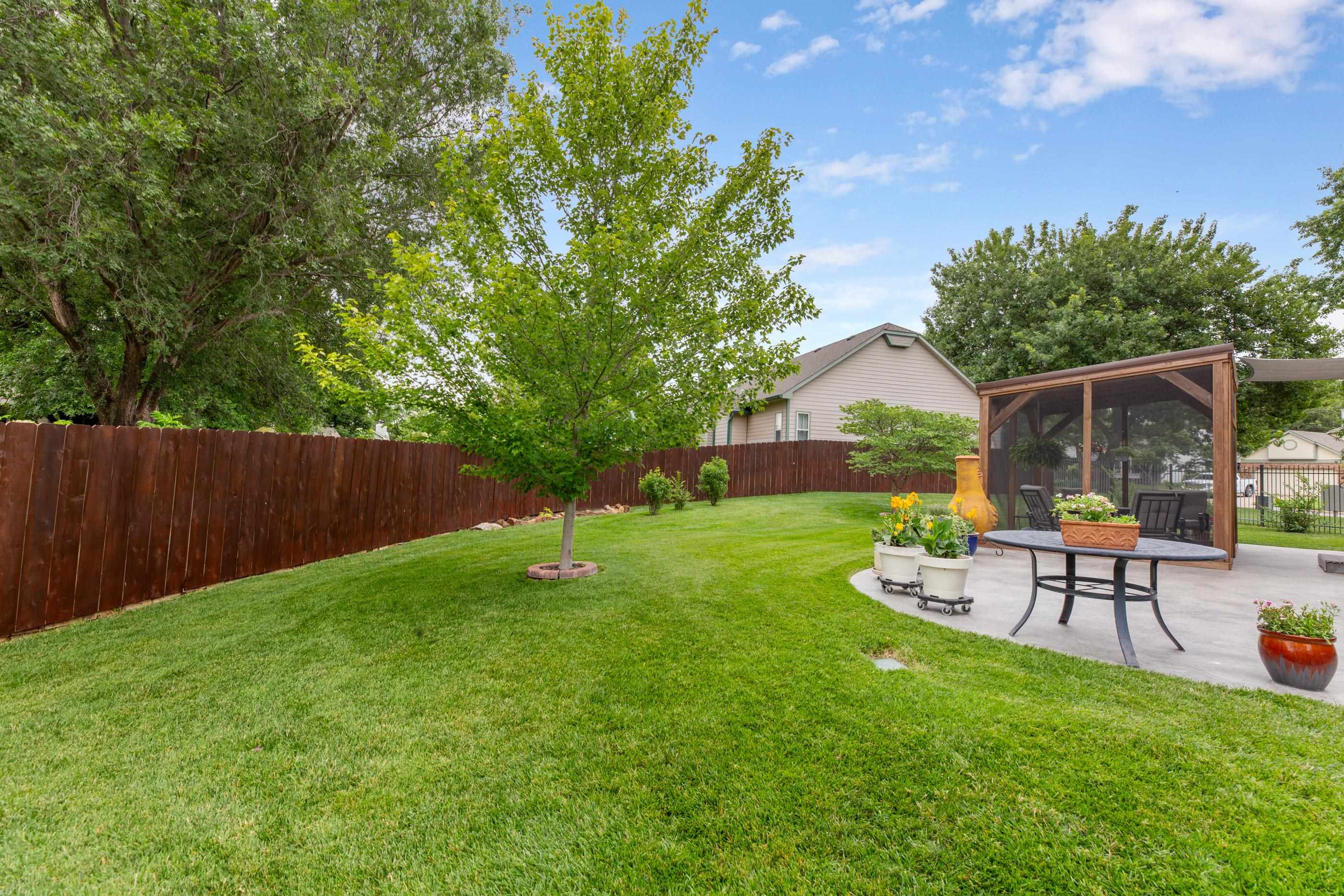 12018 W Rolling Hills St Property Photo 8