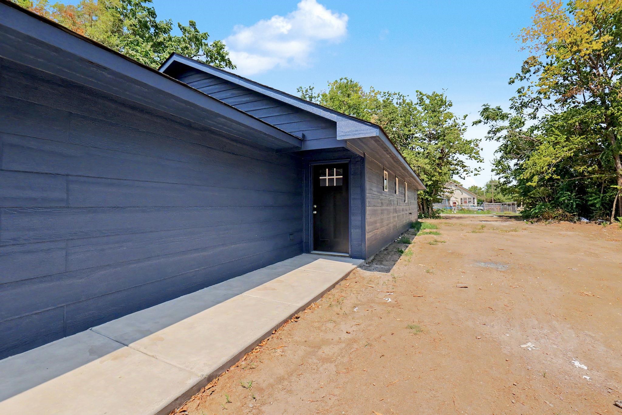 1118 W Munnell Property Photo 2