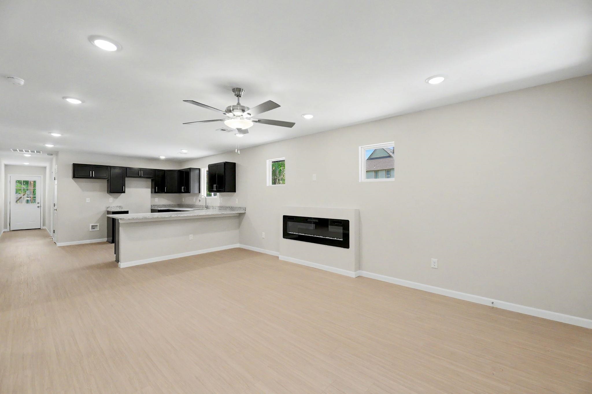 1118 W Munnell Property Photo 3