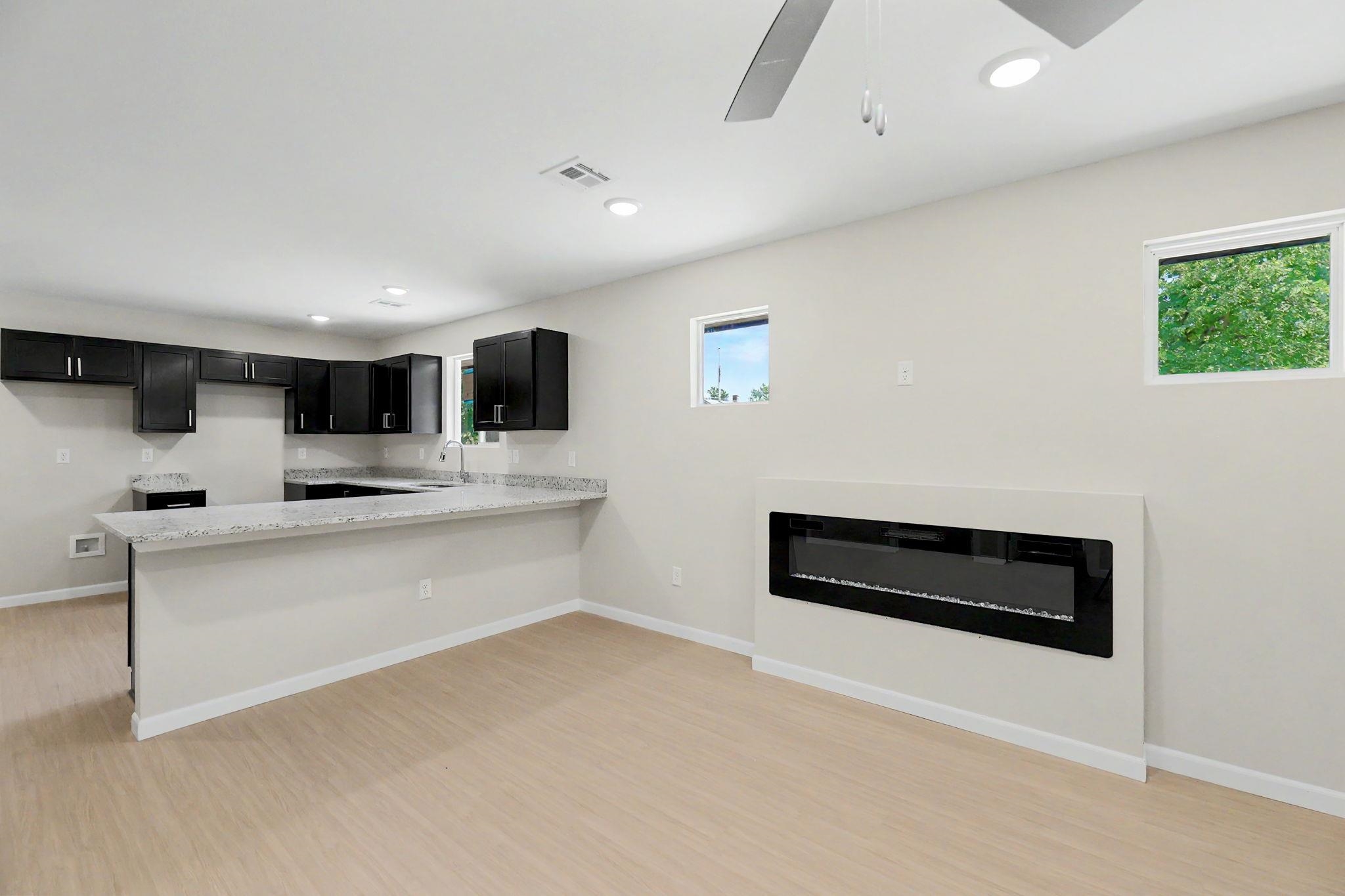 1118 W Munnell Property Photo 4