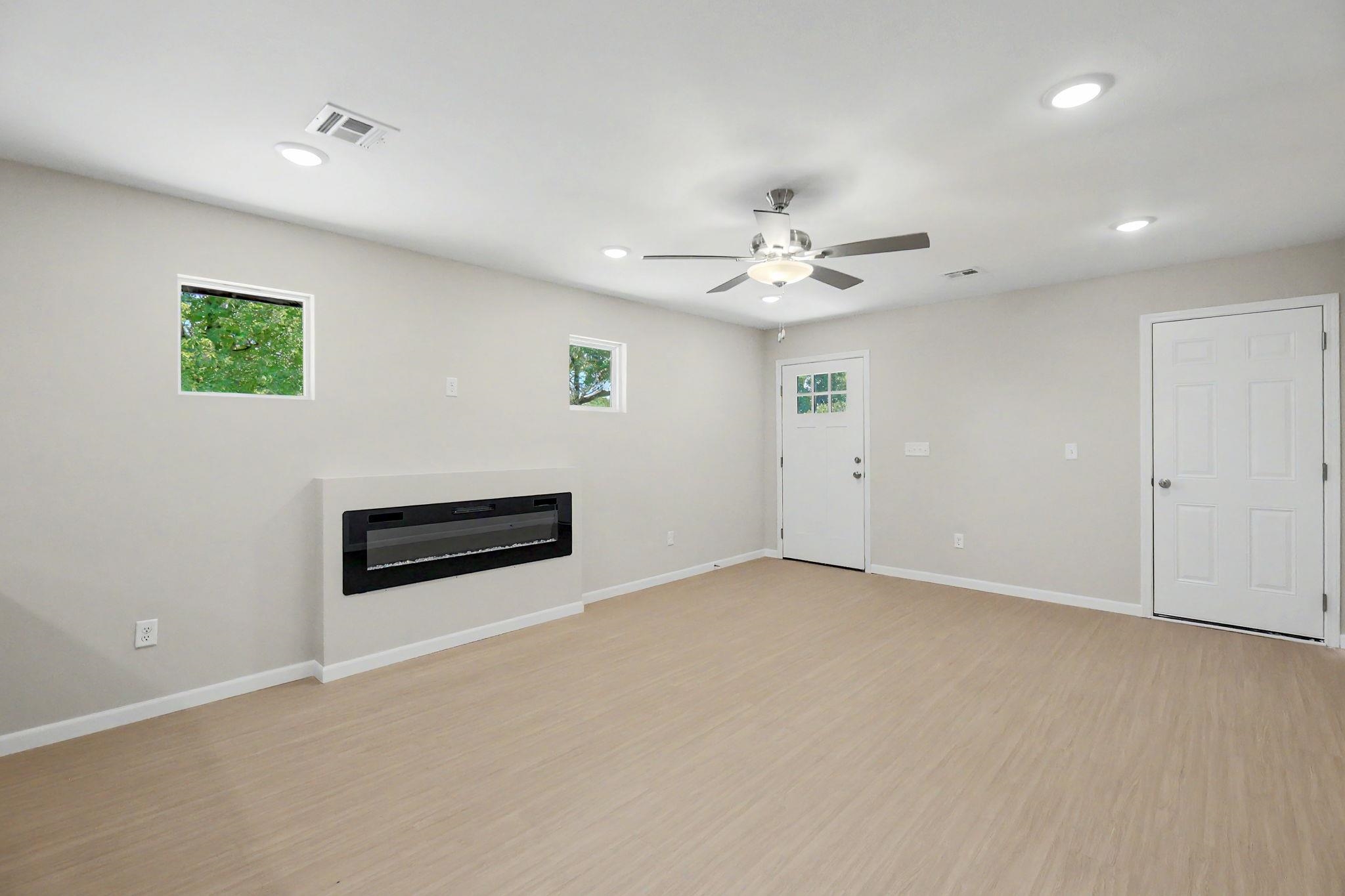 1118 W Munnell Property Photo 5