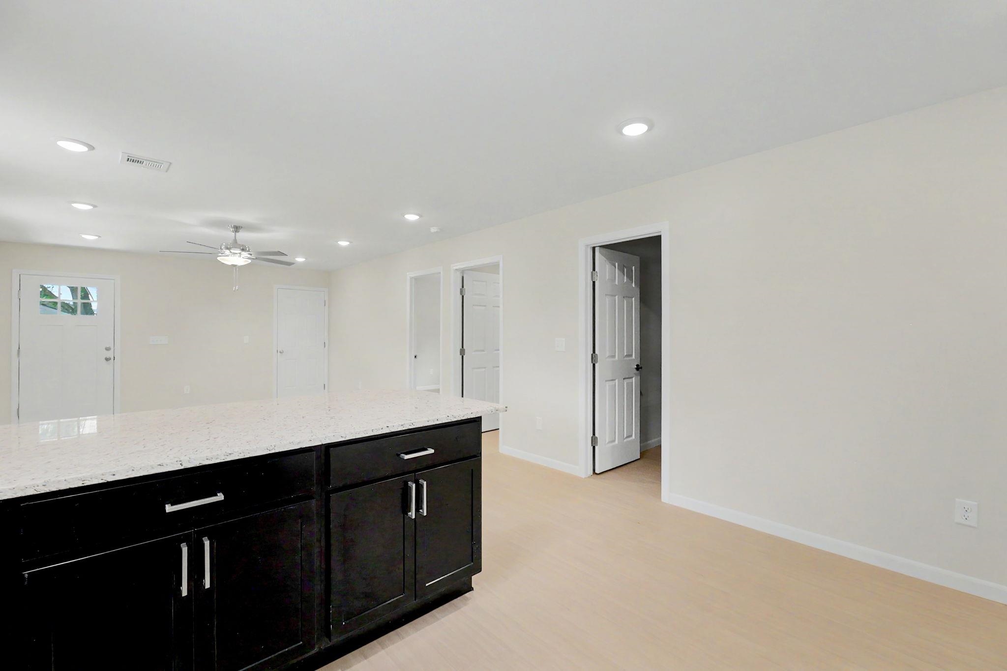 1118 W Munnell Property Photo 9