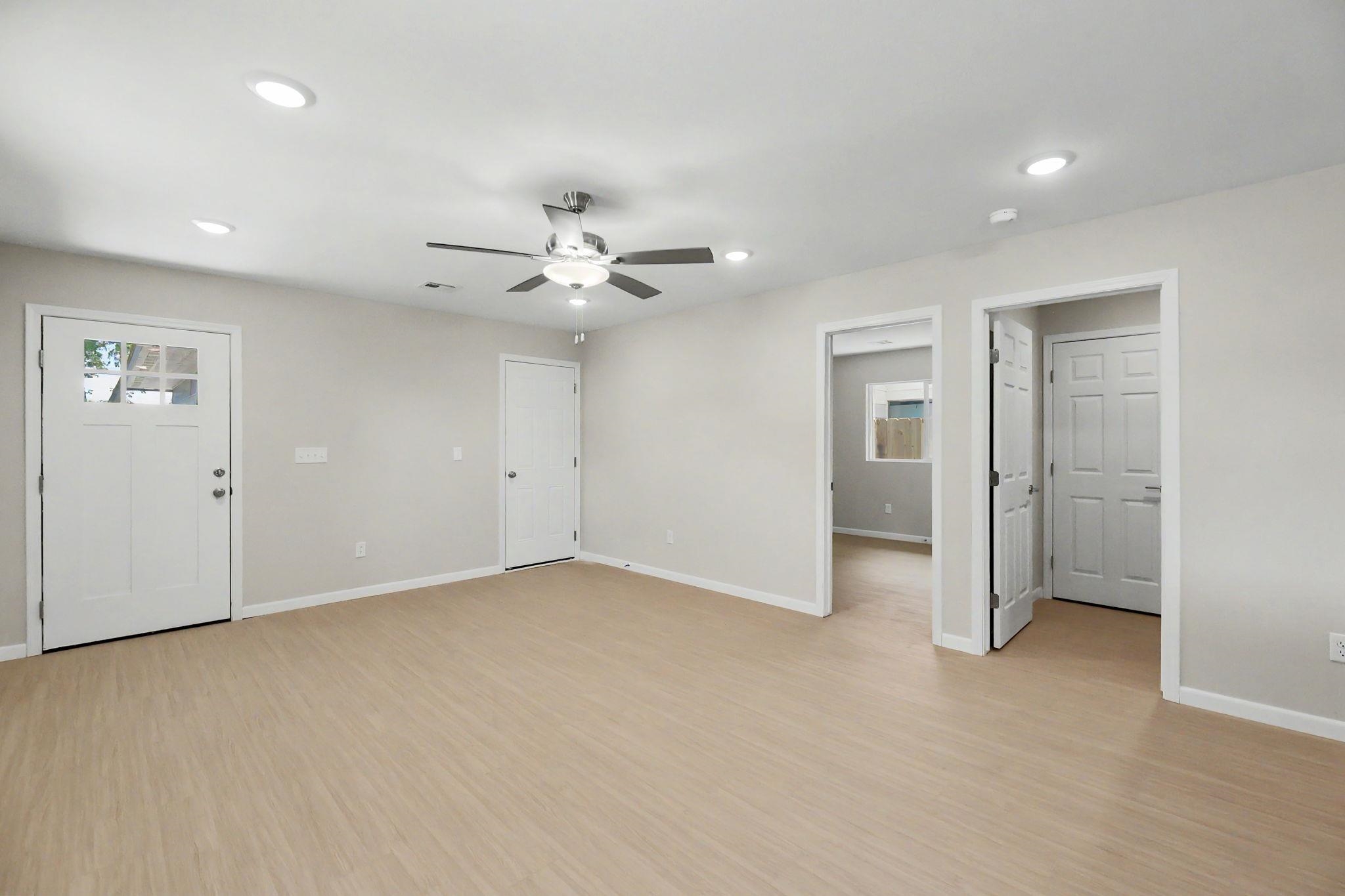 1118 W Munnell Property Photo 13