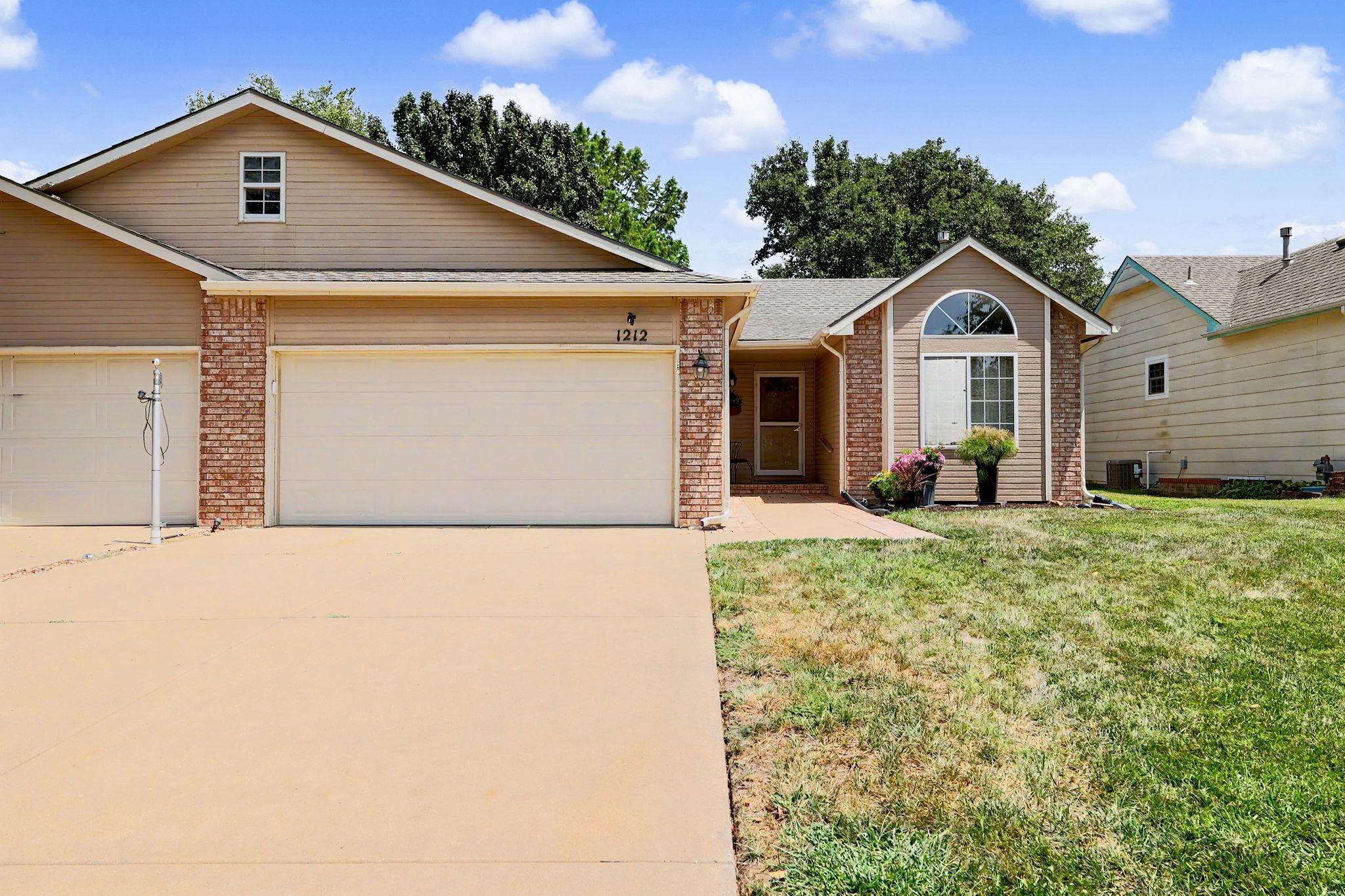 1212 N Sunset Dr Property Photo 1
