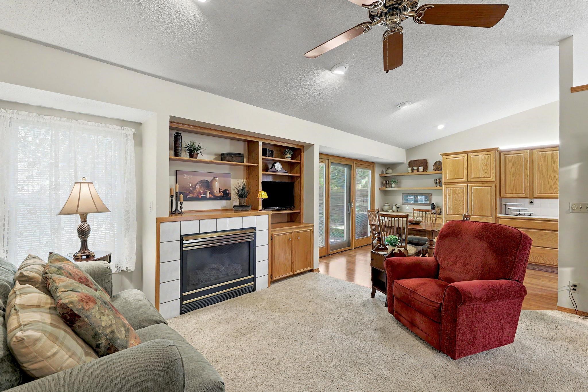 1212 N Sunset Dr Property Photo 6