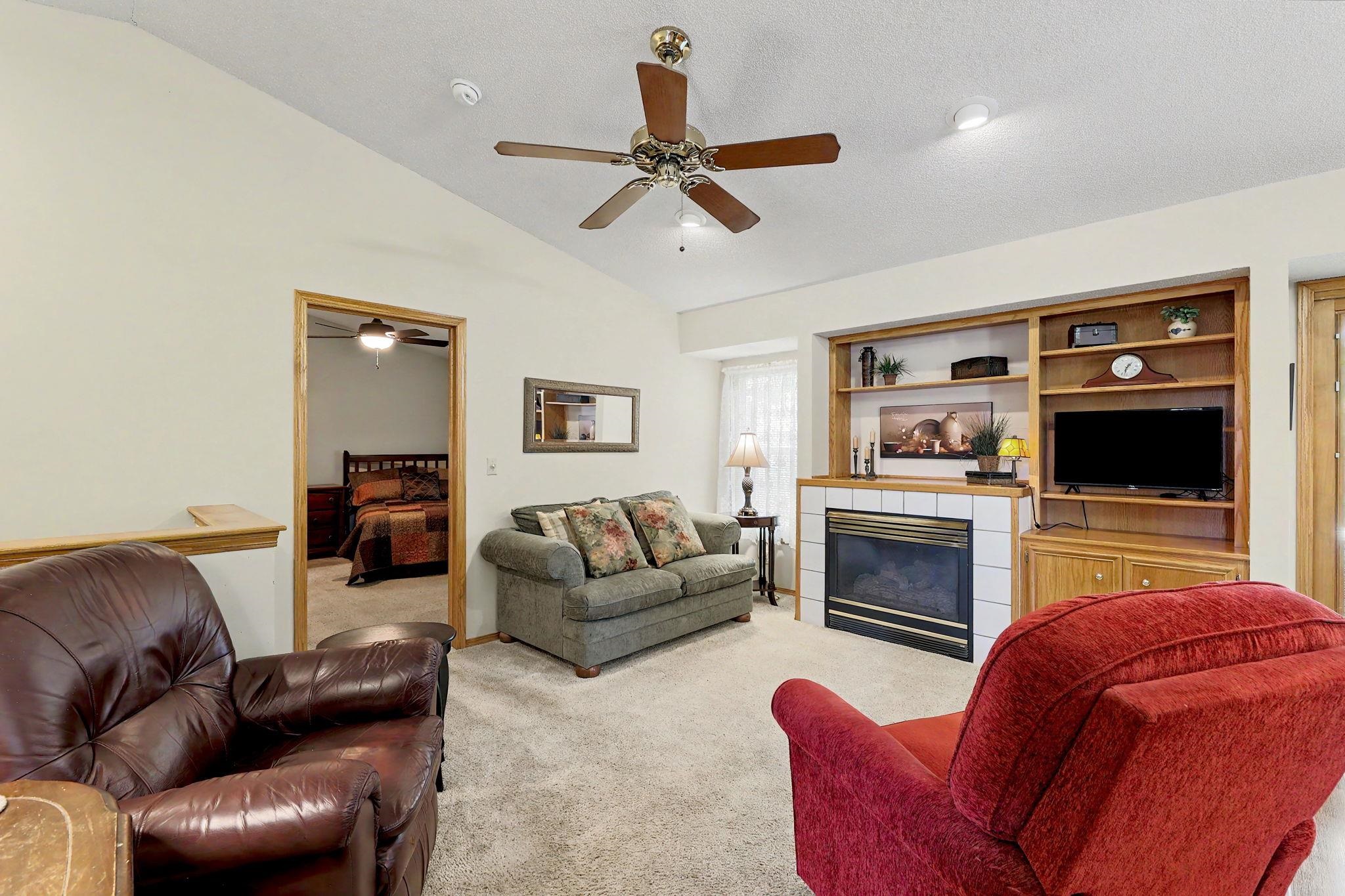 1212 N Sunset Dr Property Photo 7