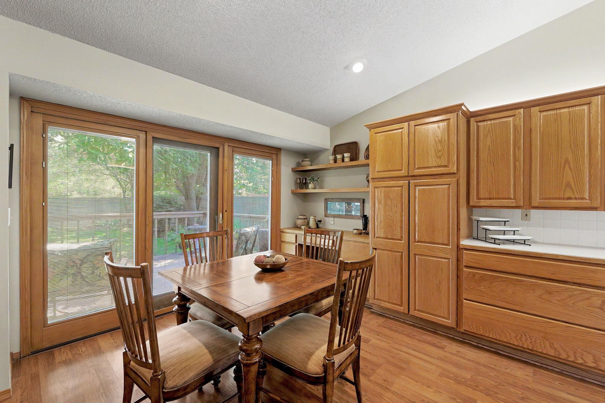 1212 N Sunset Dr Property Photo 8