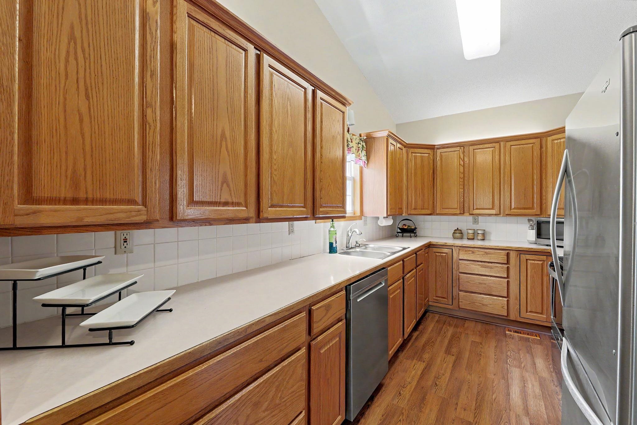 1212 N Sunset Dr Property Photo 10