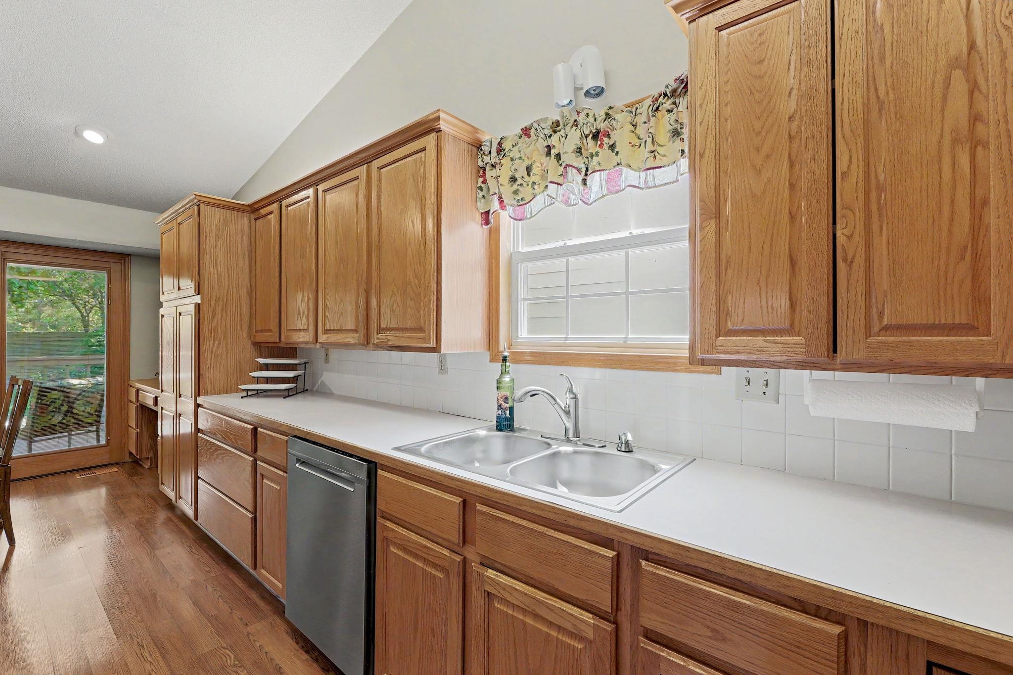 1212 N Sunset Dr Property Photo 11