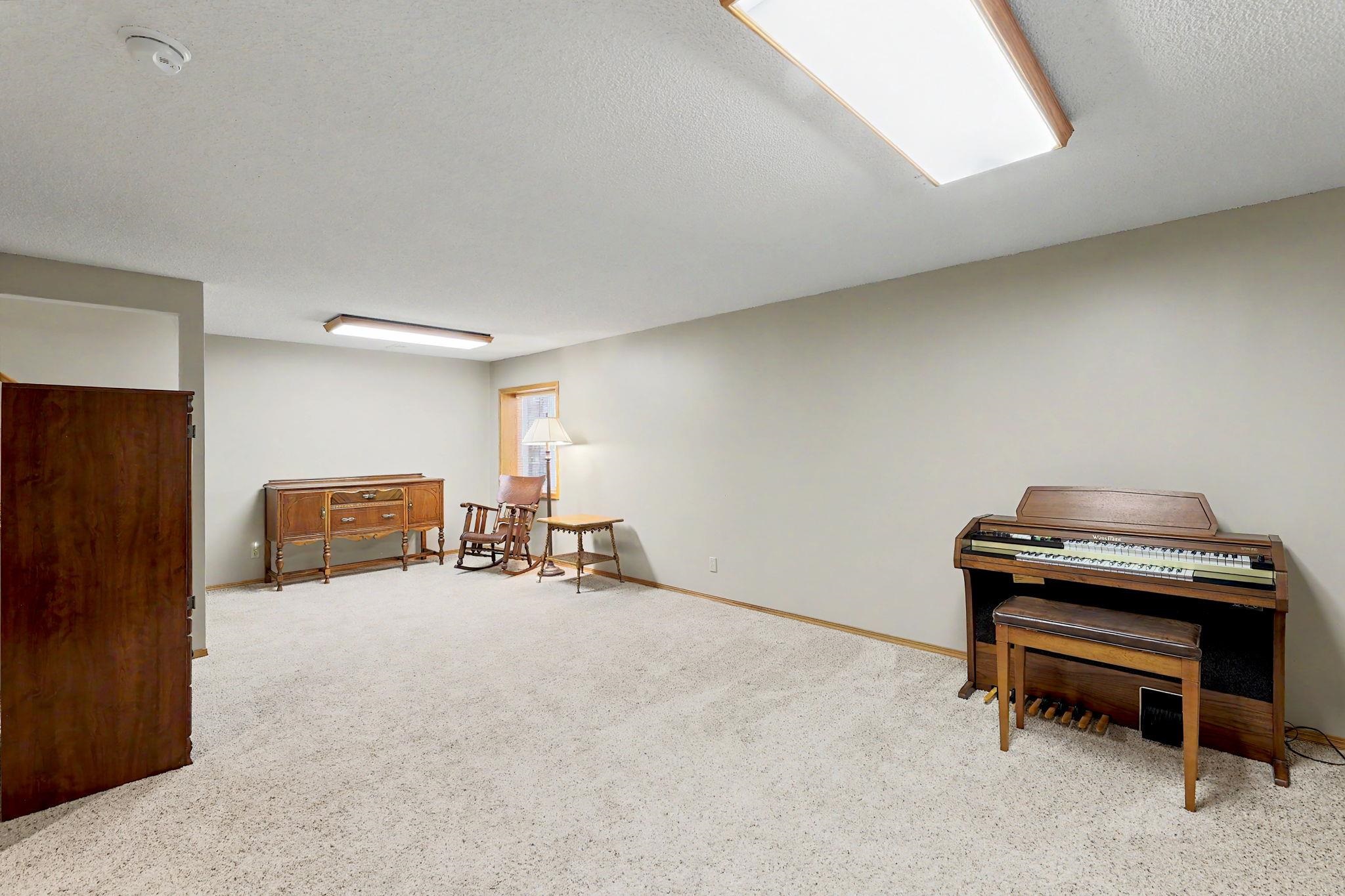 1212 N Sunset Dr Property Photo 23