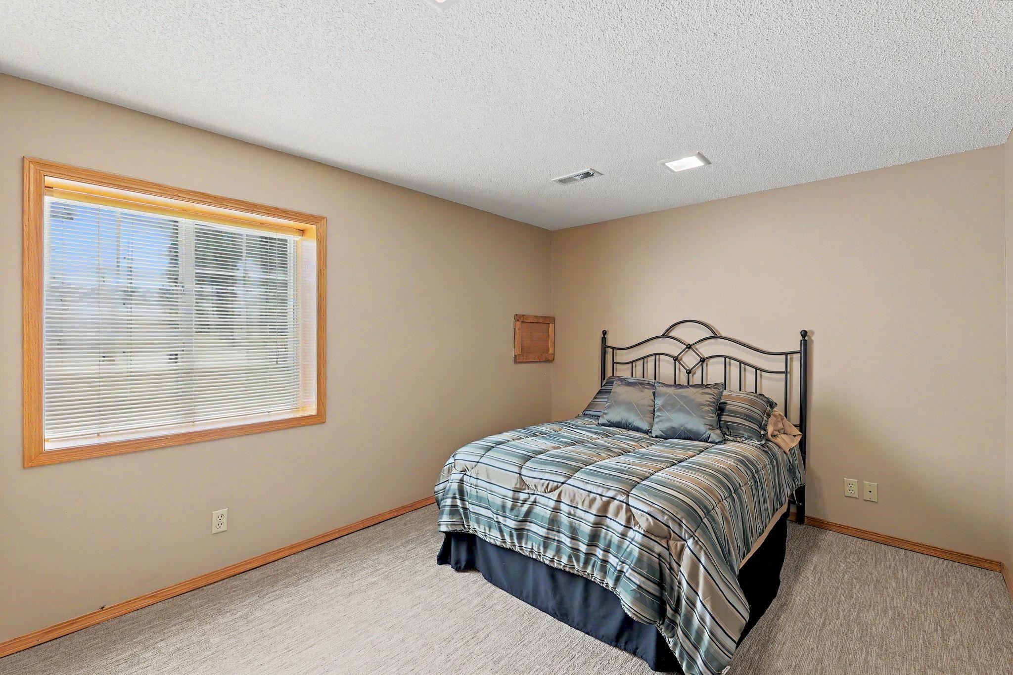 1212 N Sunset Dr Property Photo 24
