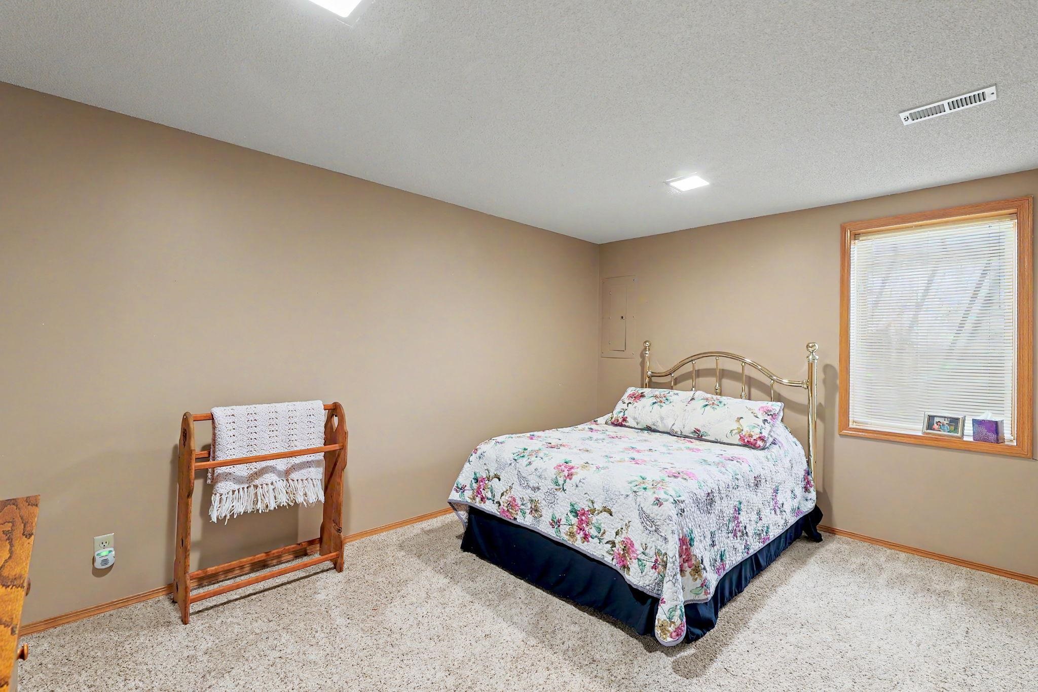 1212 N Sunset Dr Property Photo 25