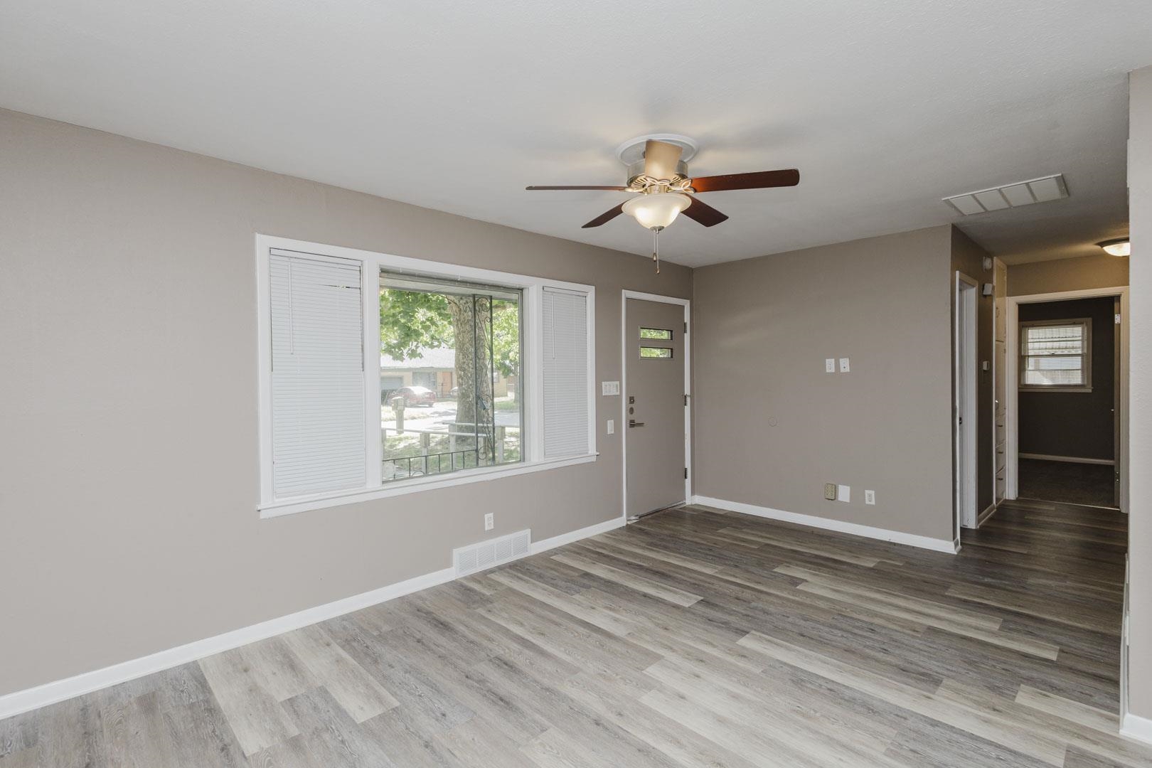 2869 S Mosley Property Photo 4