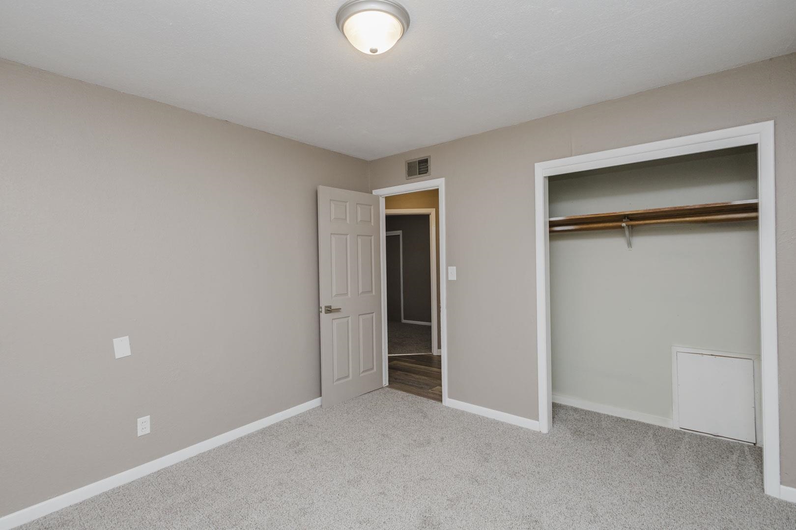 2869 S Mosley Property Photo 10