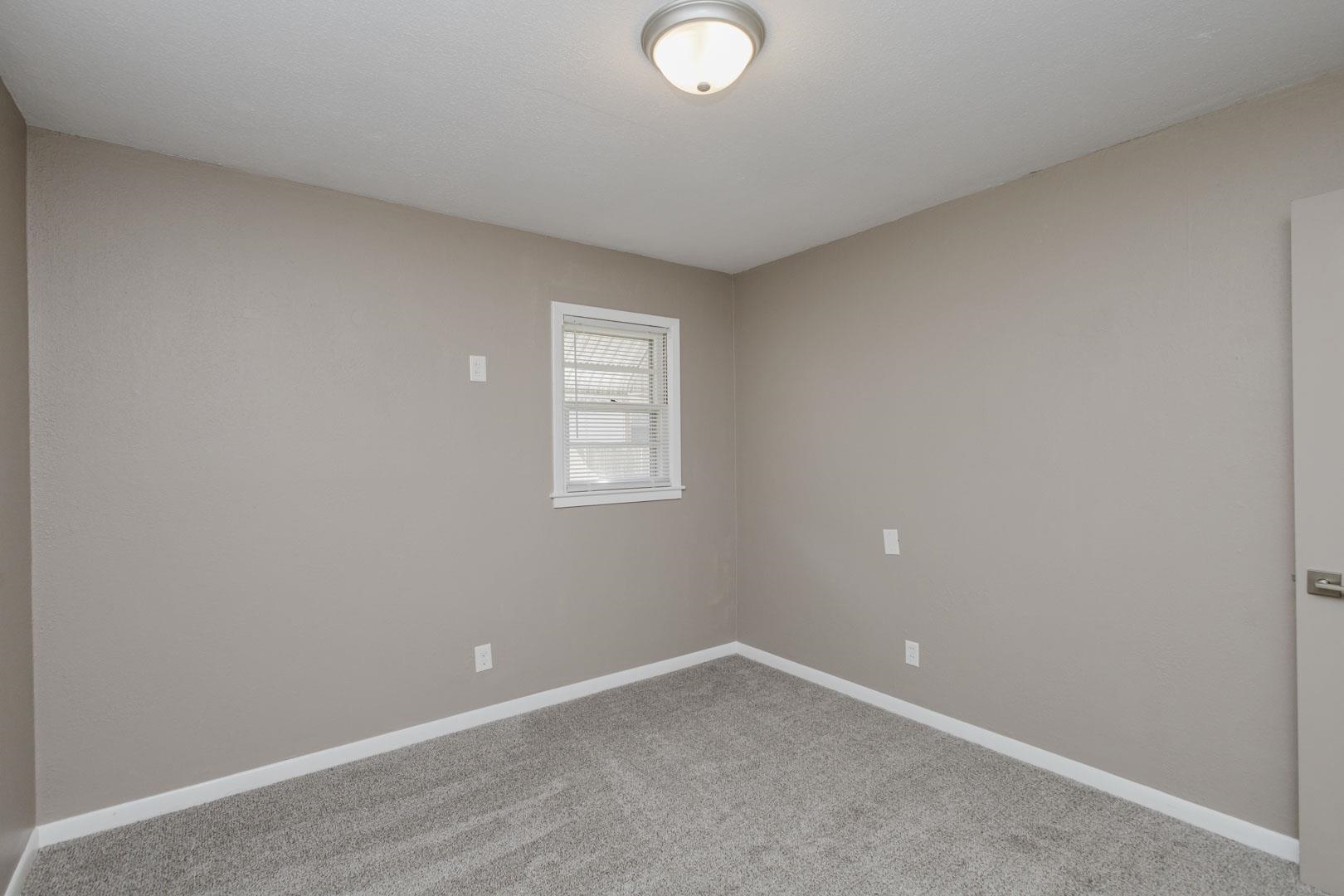 2869 S Mosley Property Photo 11
