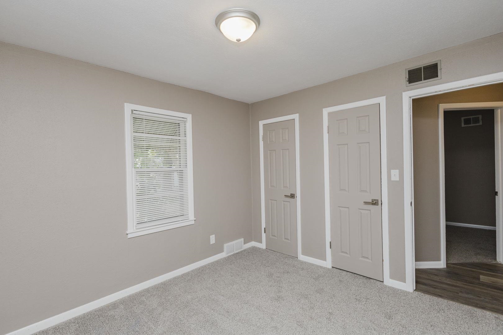 2869 S Mosley Property Photo 14