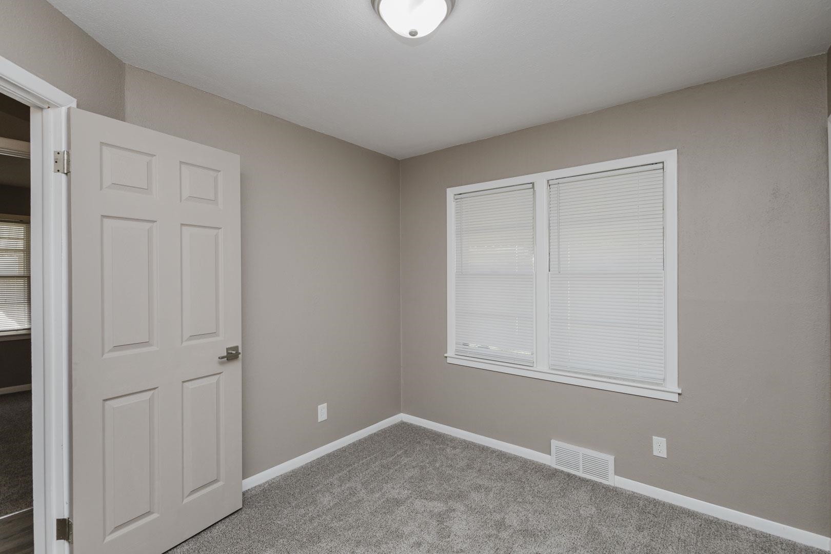 2869 S Mosley Property Photo 16