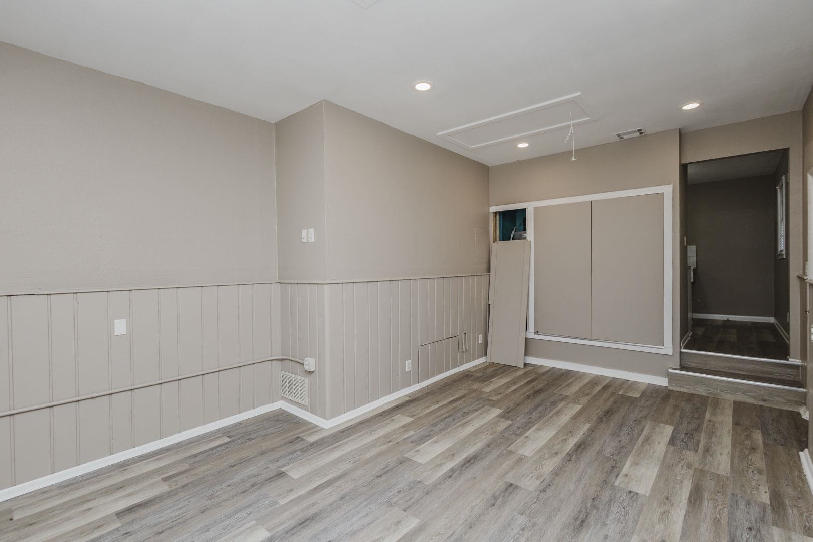 2869 S Mosley Property Photo 19