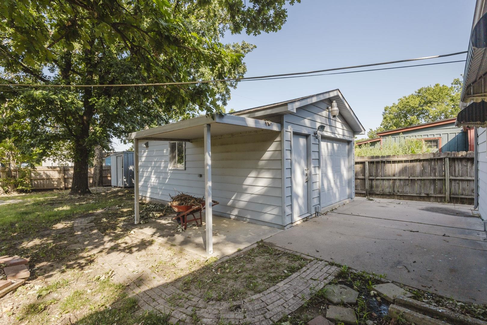 2869 S Mosley Property Photo 27