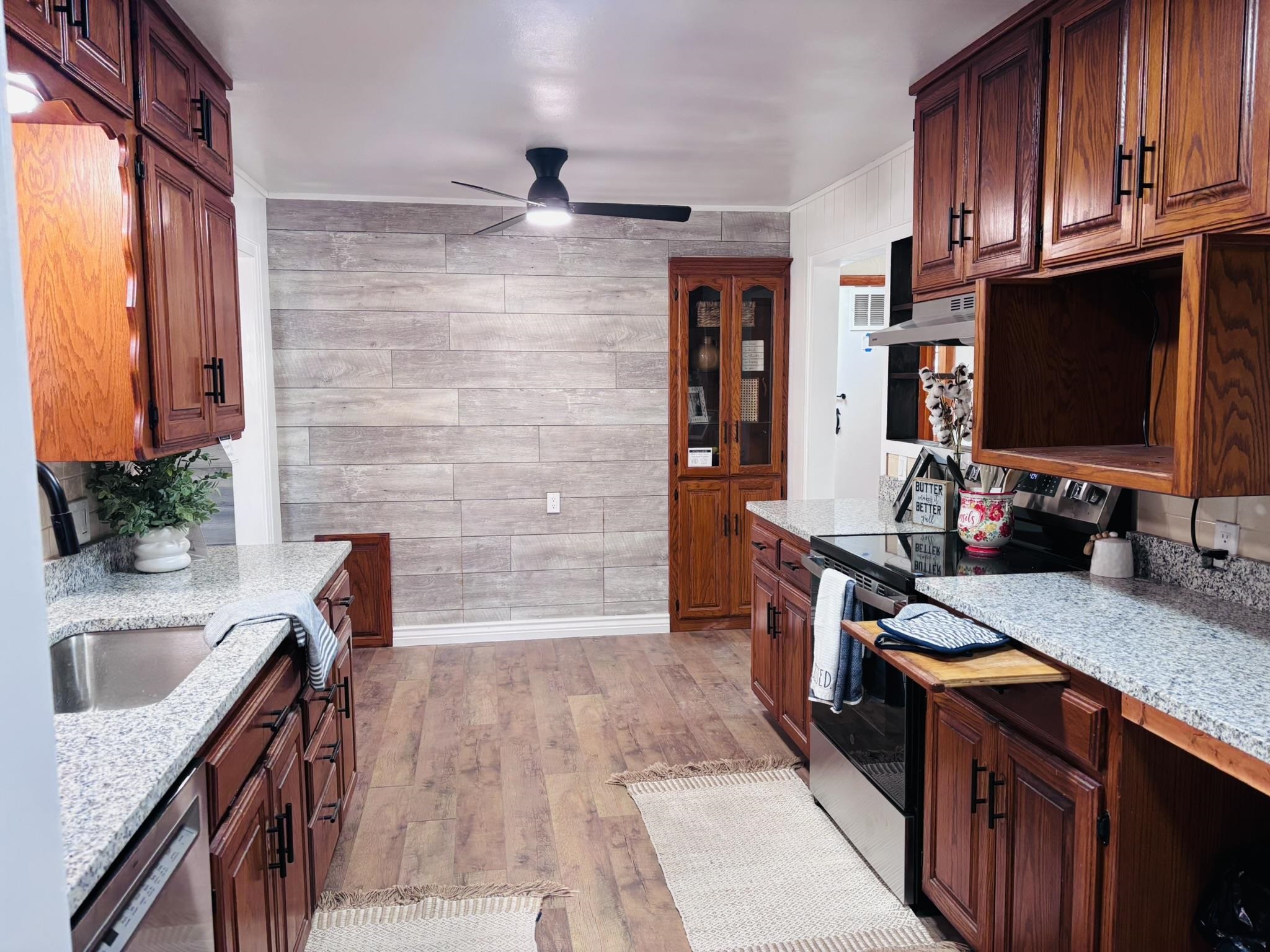 3026 S Fern Property Photo 4