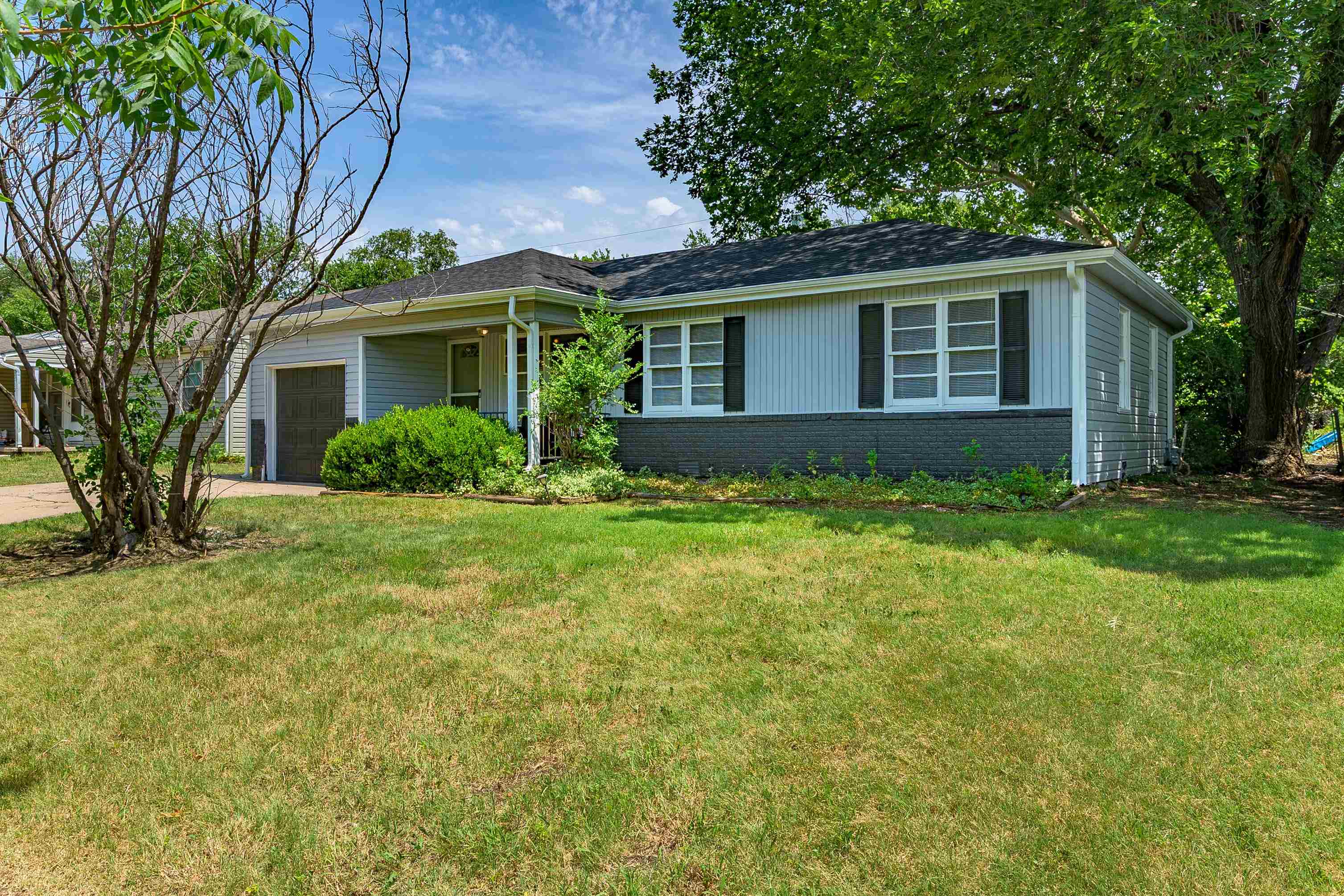2726 N Spruce St Property Photo 2