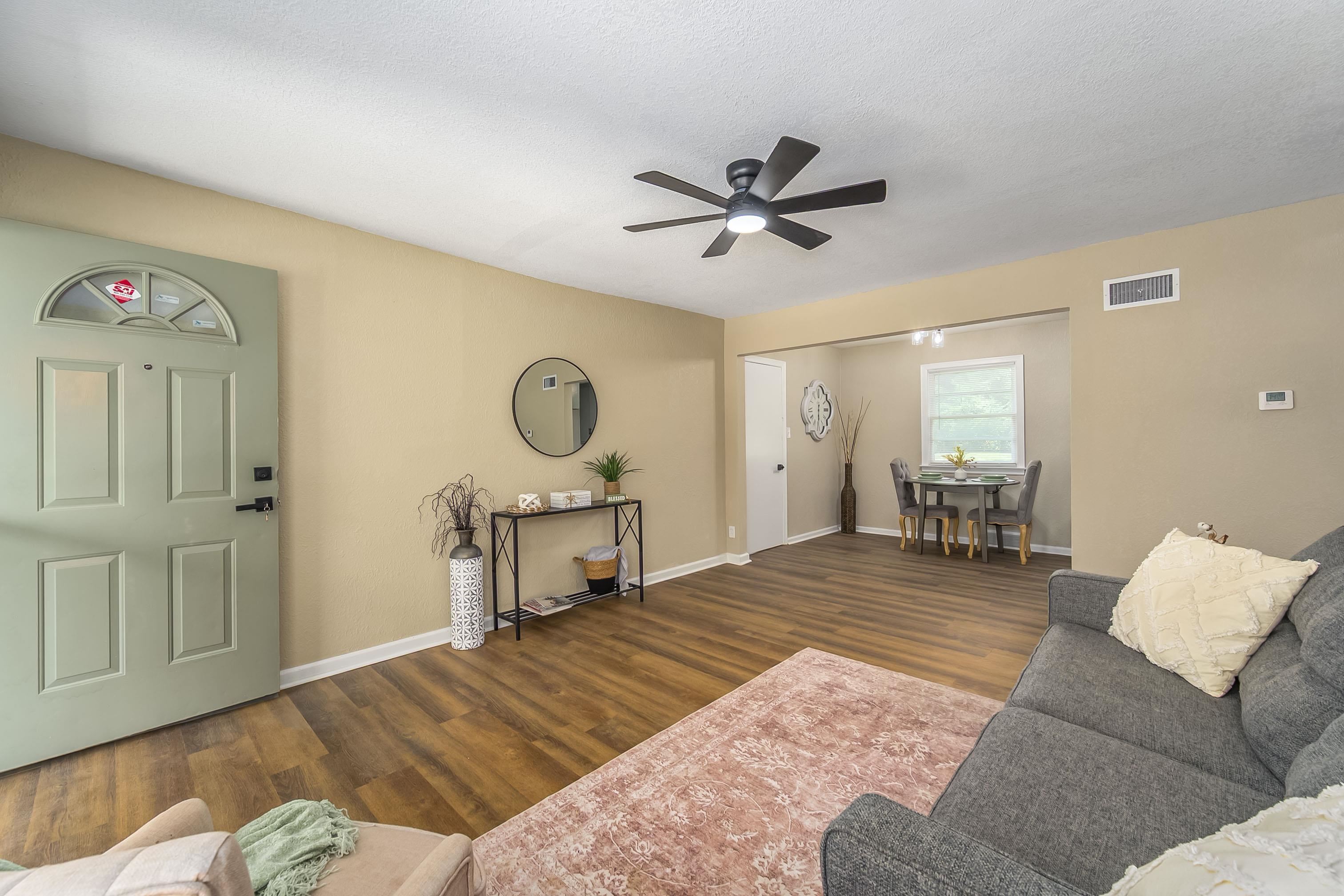 2726 N Spruce St Property Photo 8