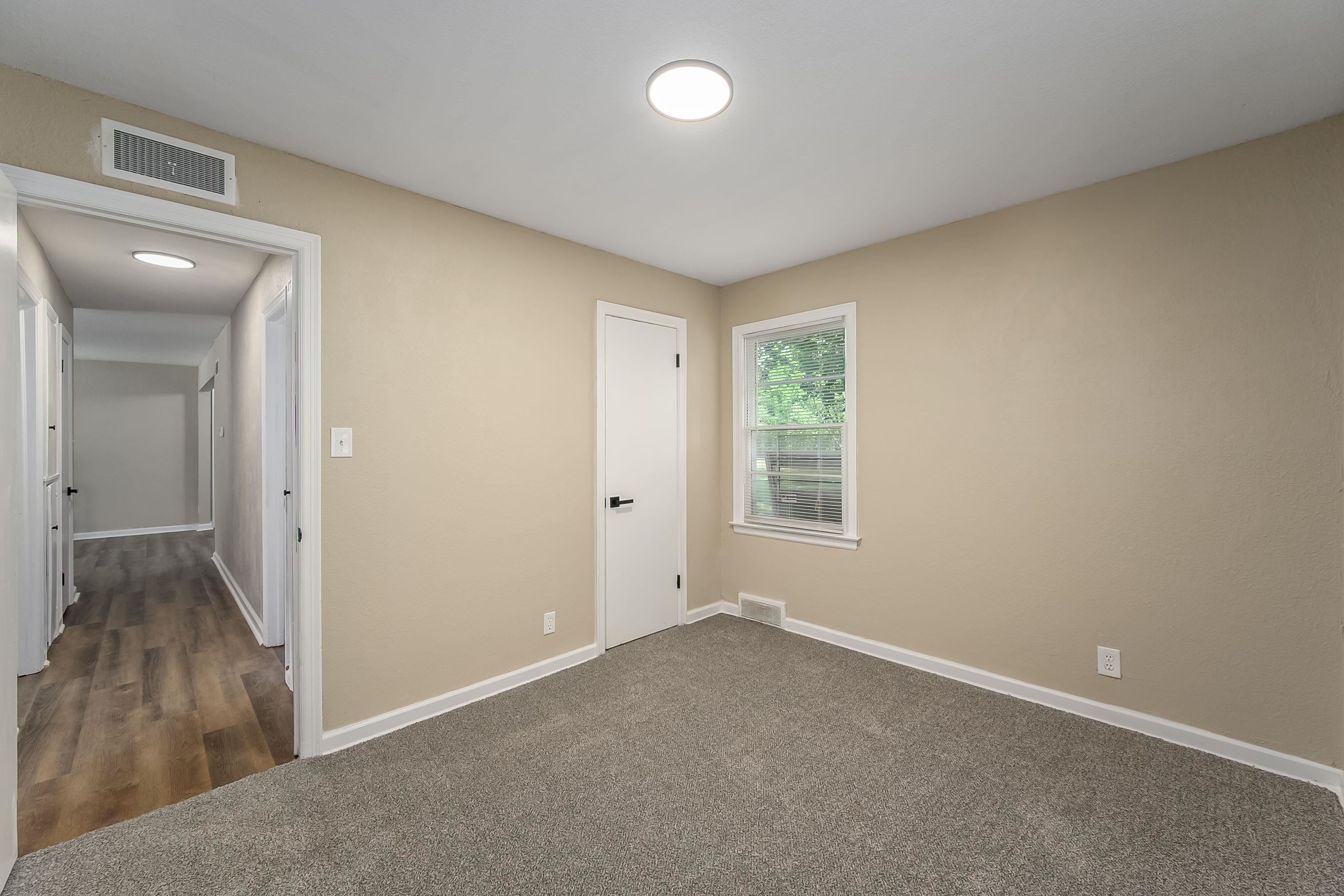 2726 N Spruce St Property Photo 21
