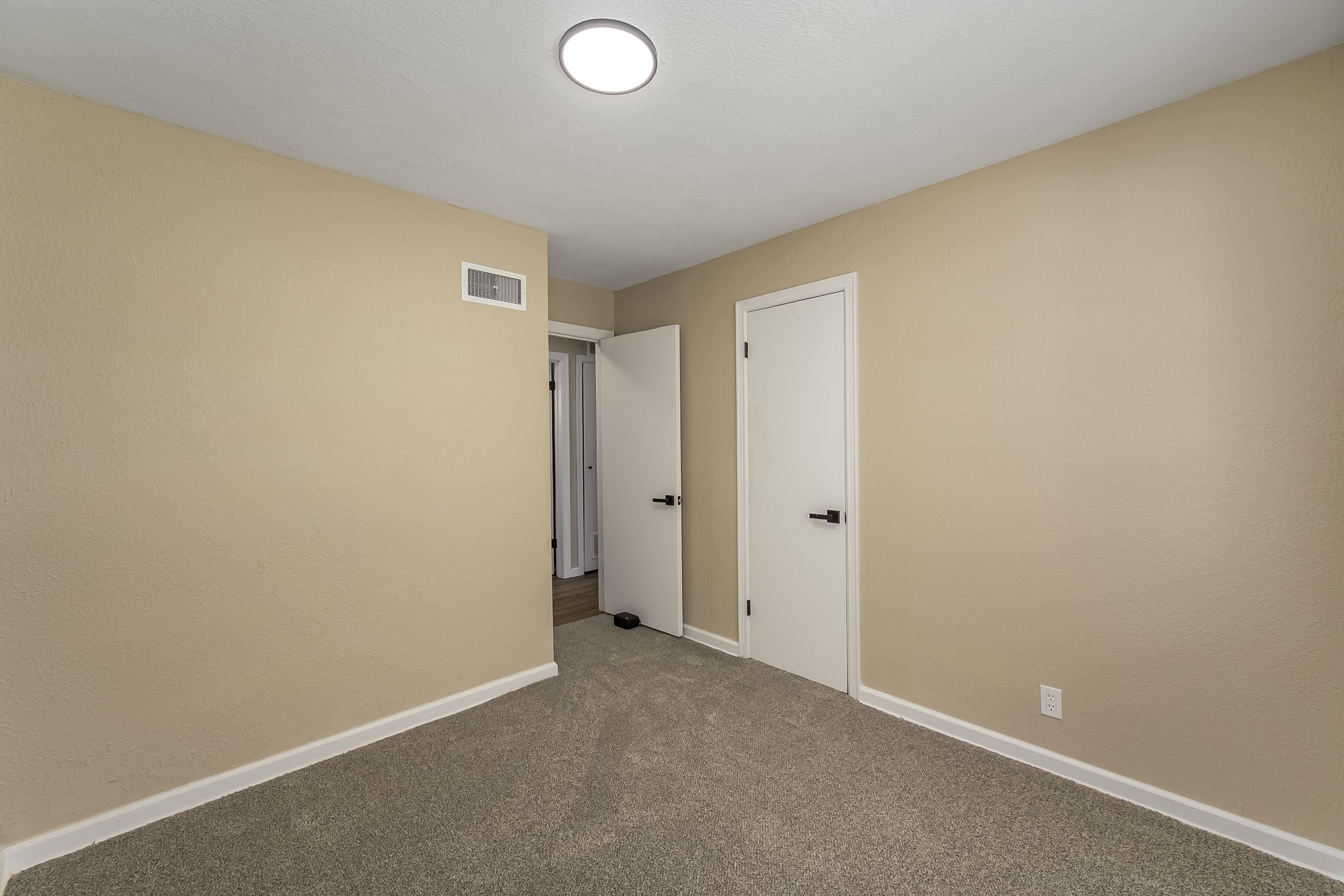 2726 N Spruce St Property Photo 24
