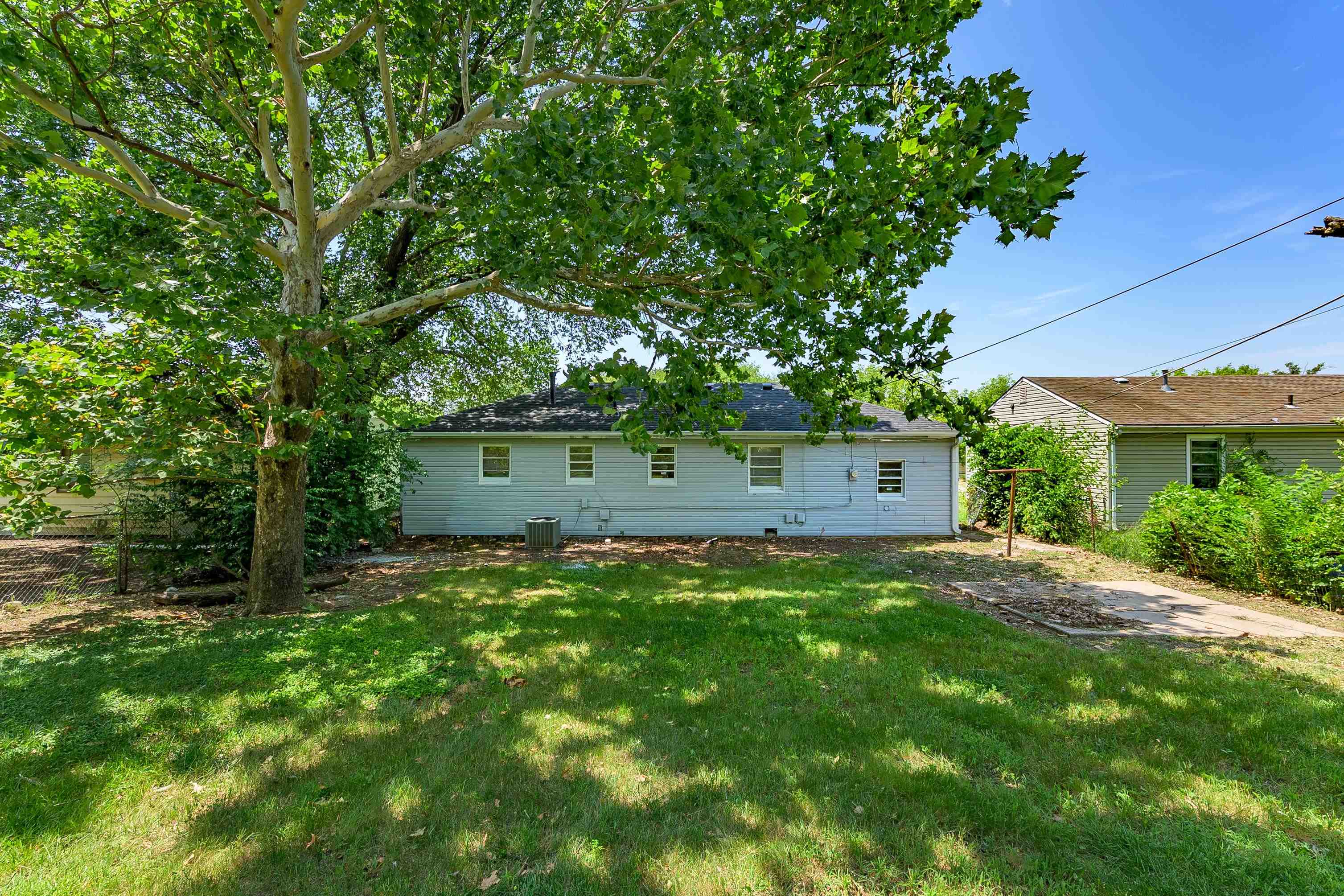 2726 N Spruce St Property Photo 28
