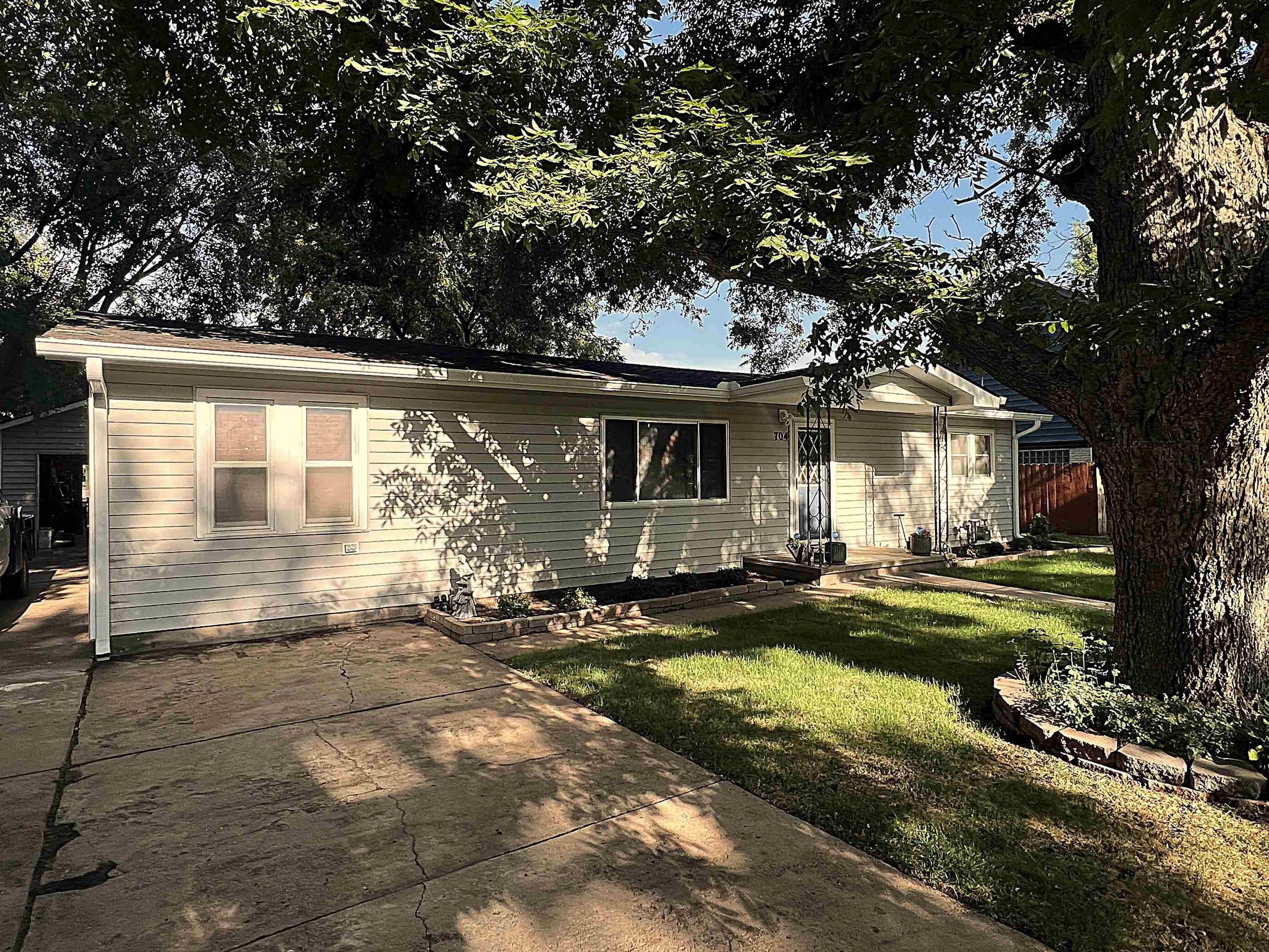 704 N Washington Property Photo 1