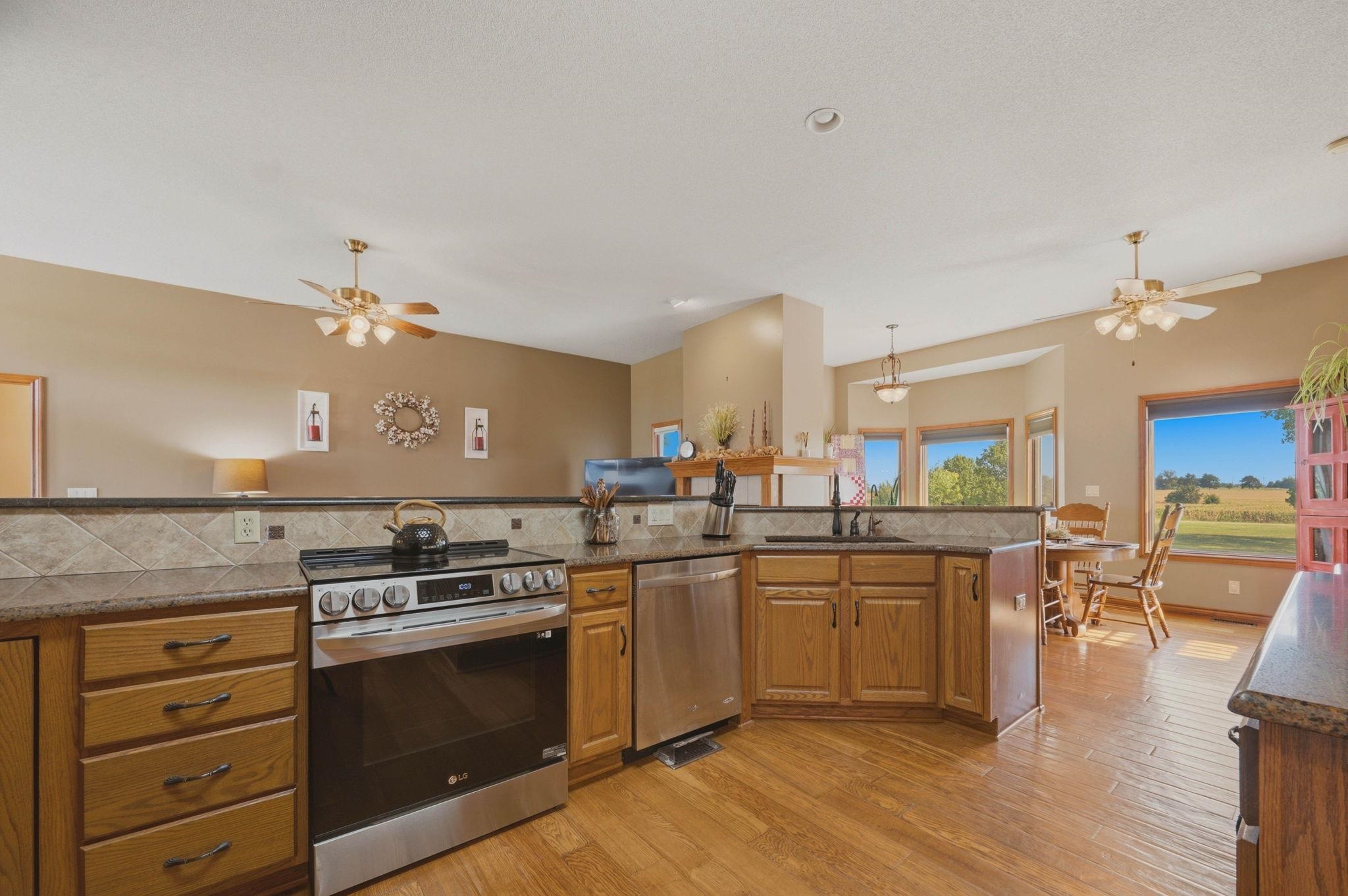 15300 Breezy Lane Property Photo 14