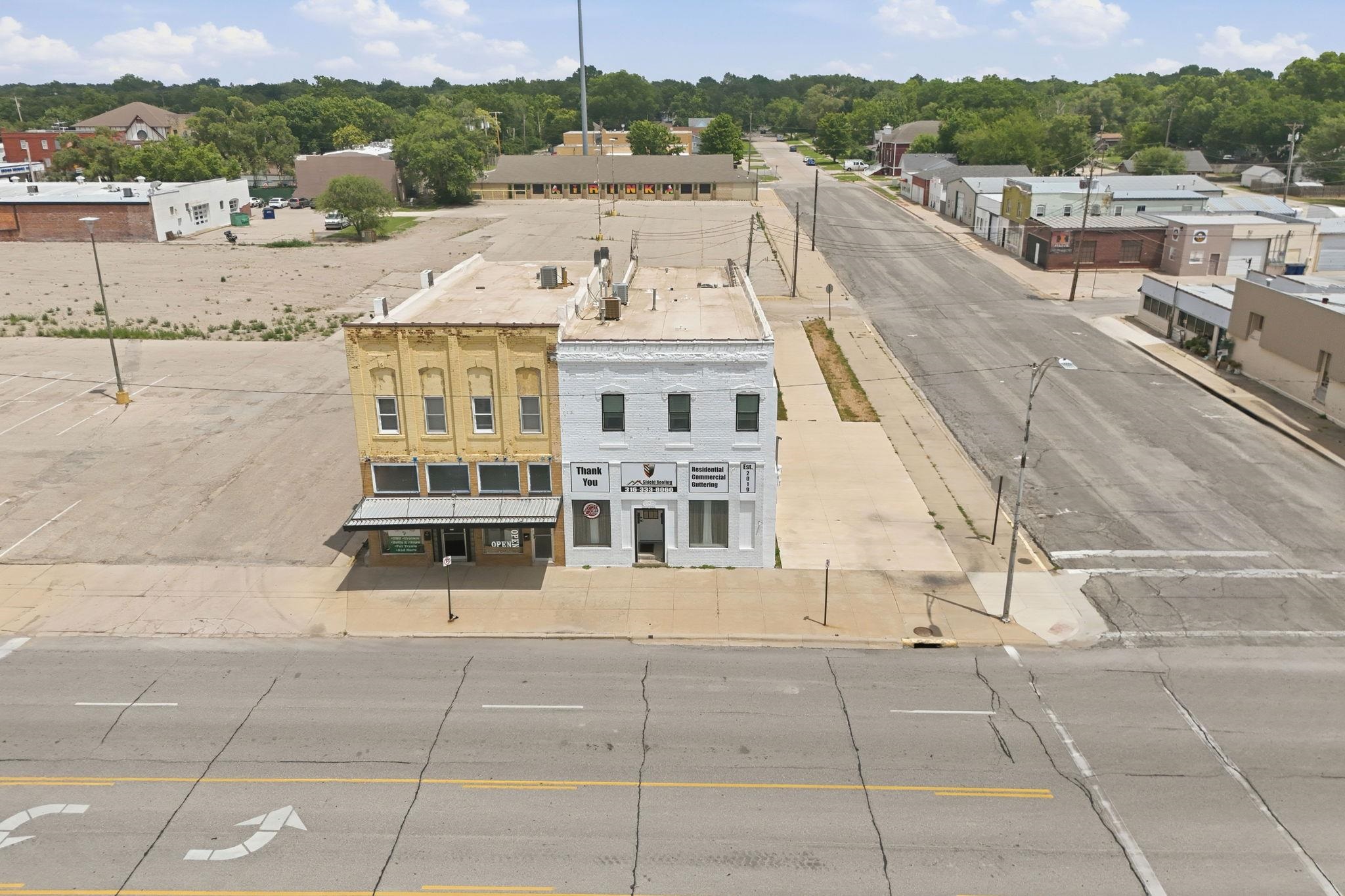 302 N Main St Property Photo 1
