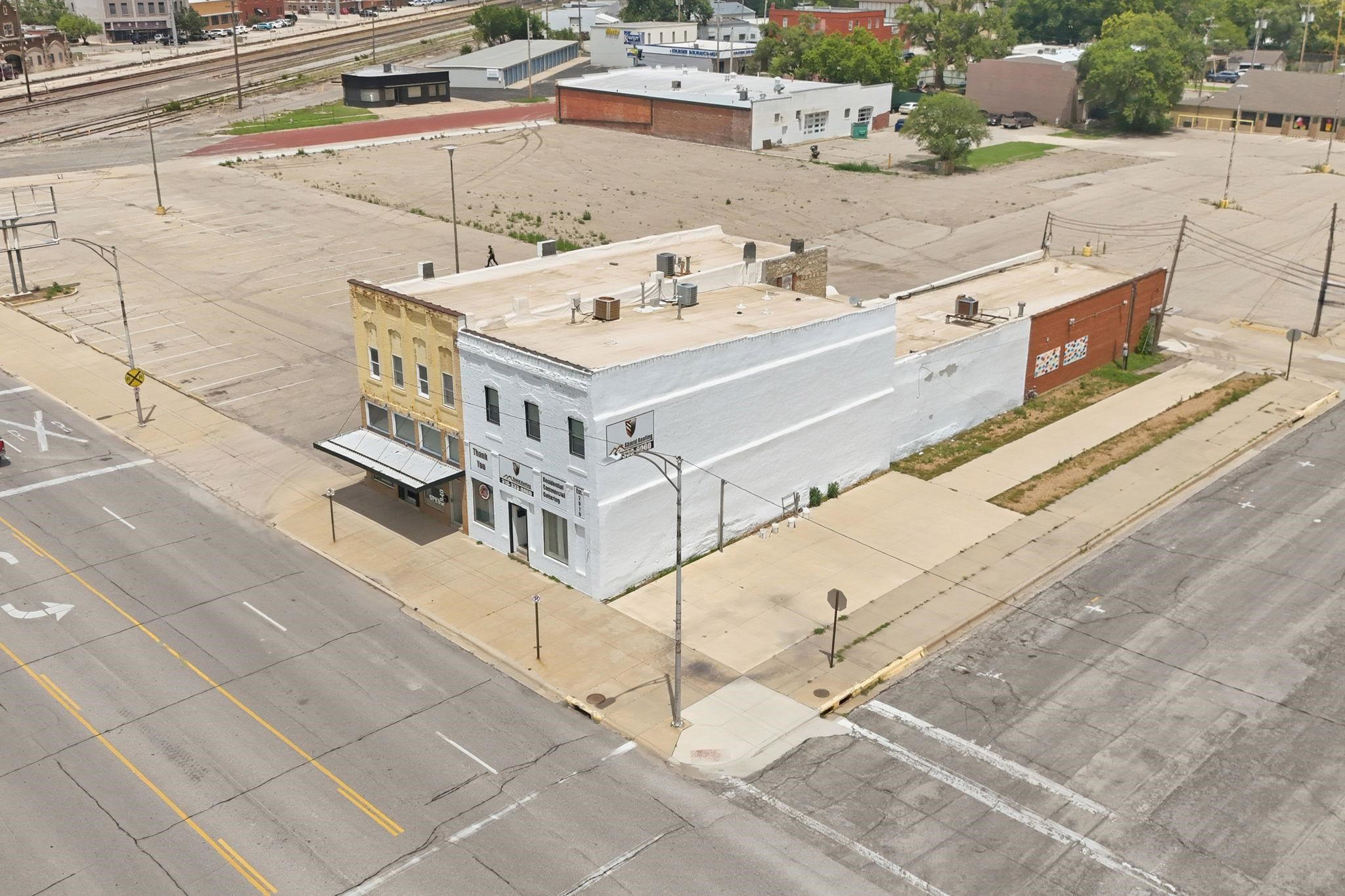 302 N Main St Property Photo 4
