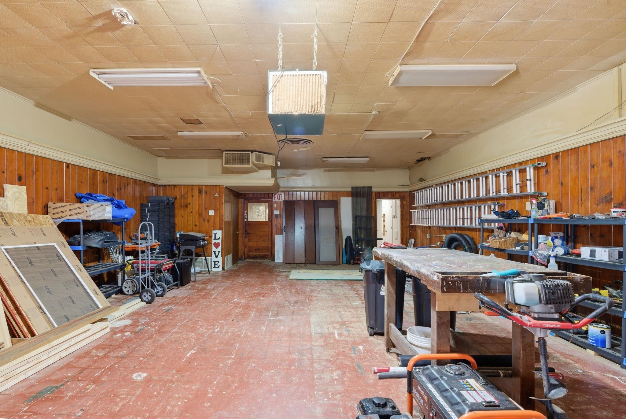 302 N Main St Property Photo 19