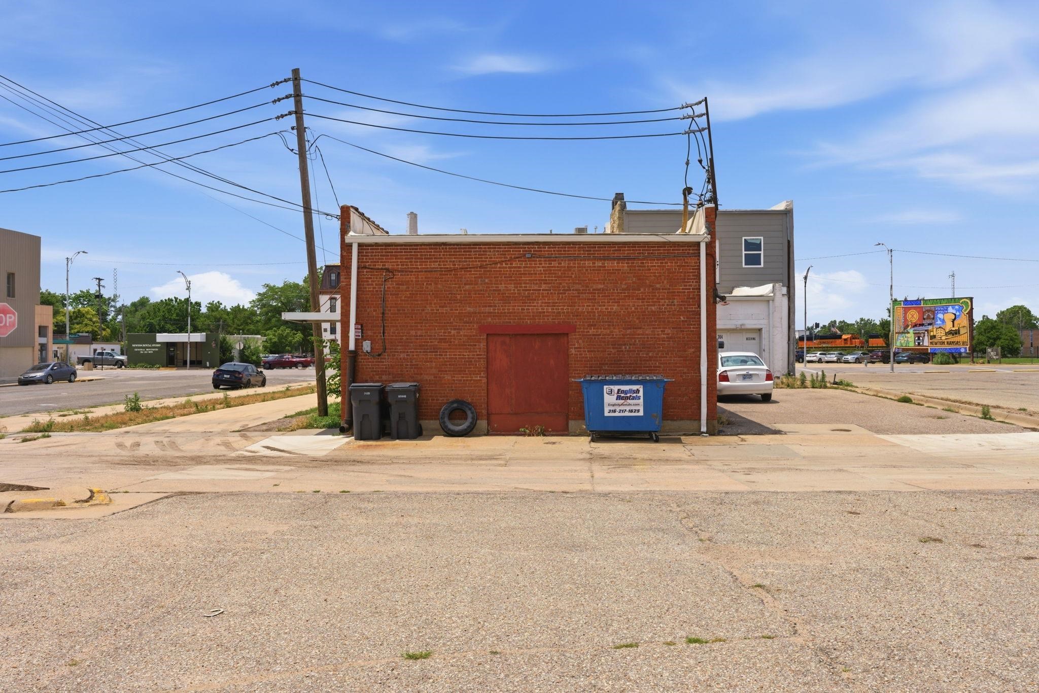302 N Main St Property Photo 36
