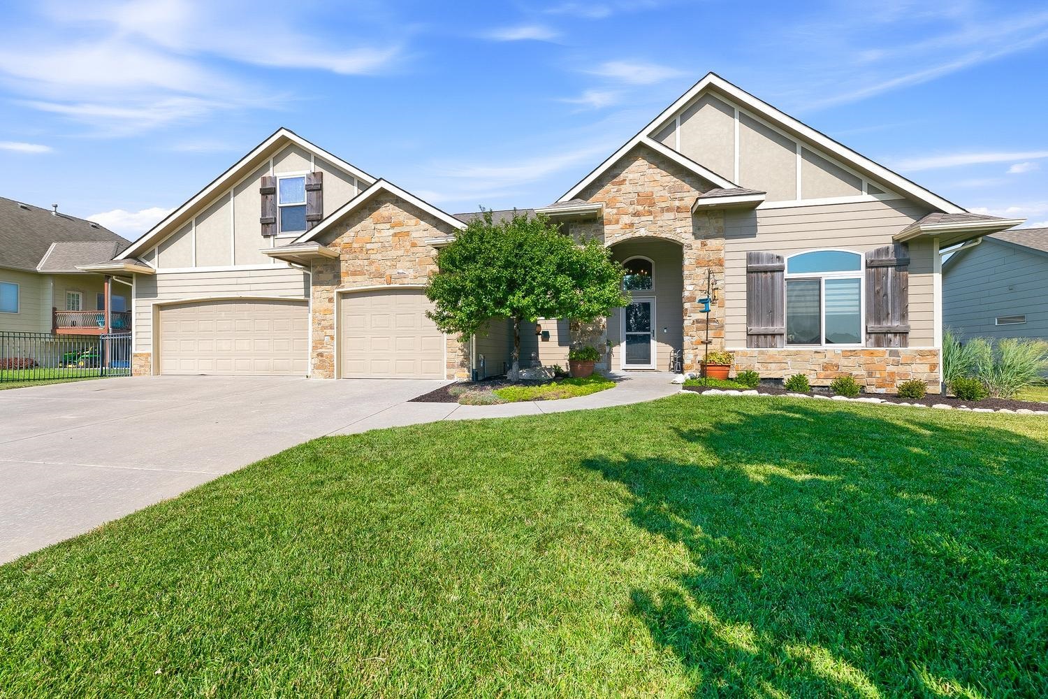 2319 S Vintage Dr Property Photo 1