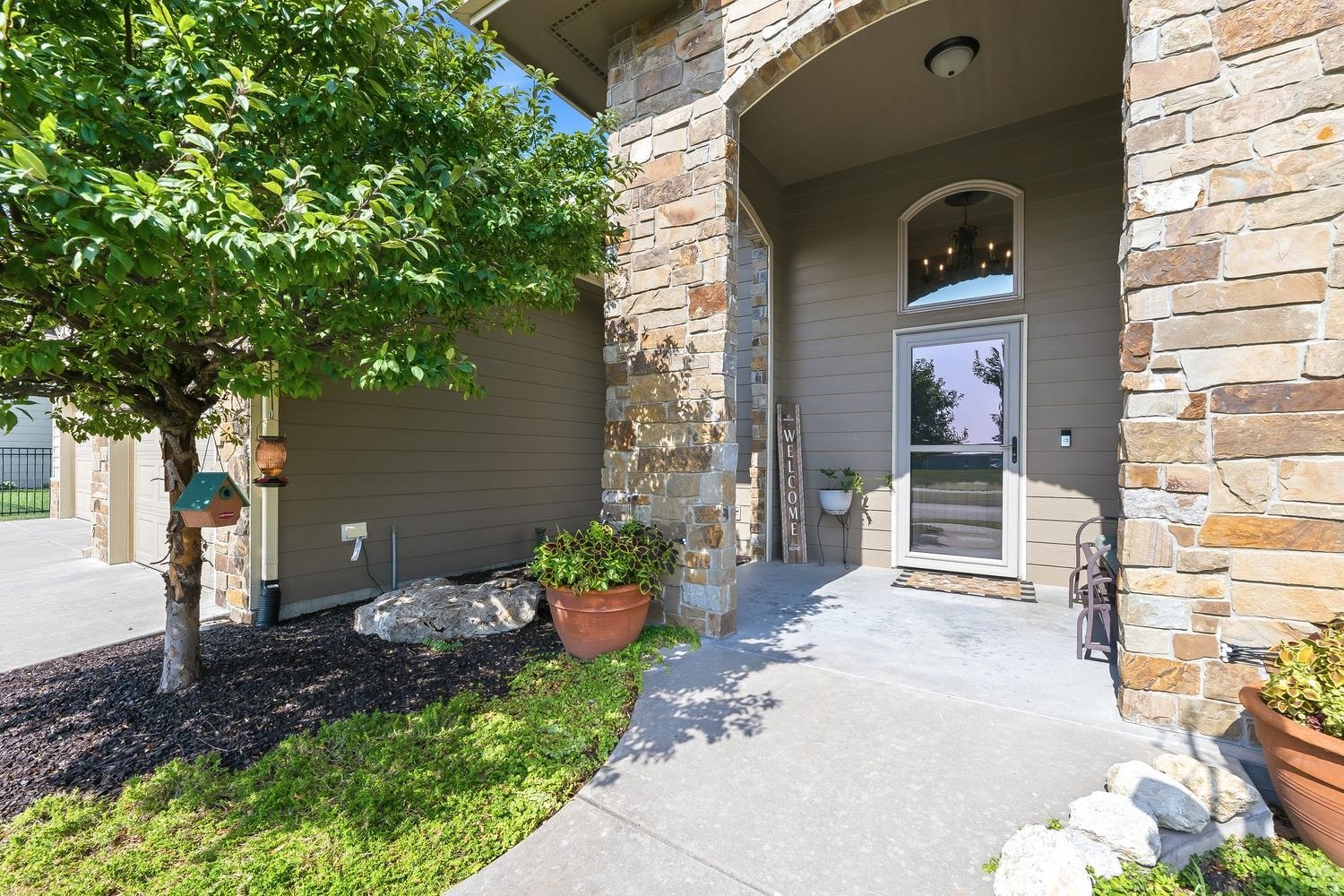 2319 S Vintage Dr Property Photo 3