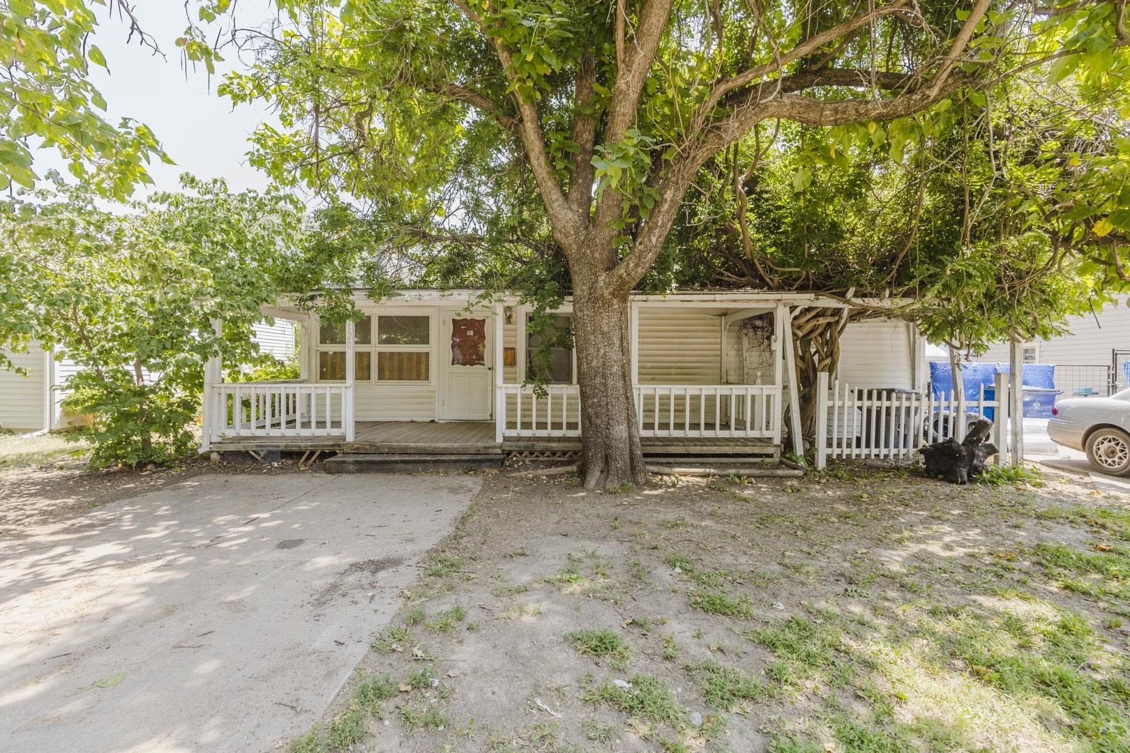 1120 Pineridge St. Property Photo 1
