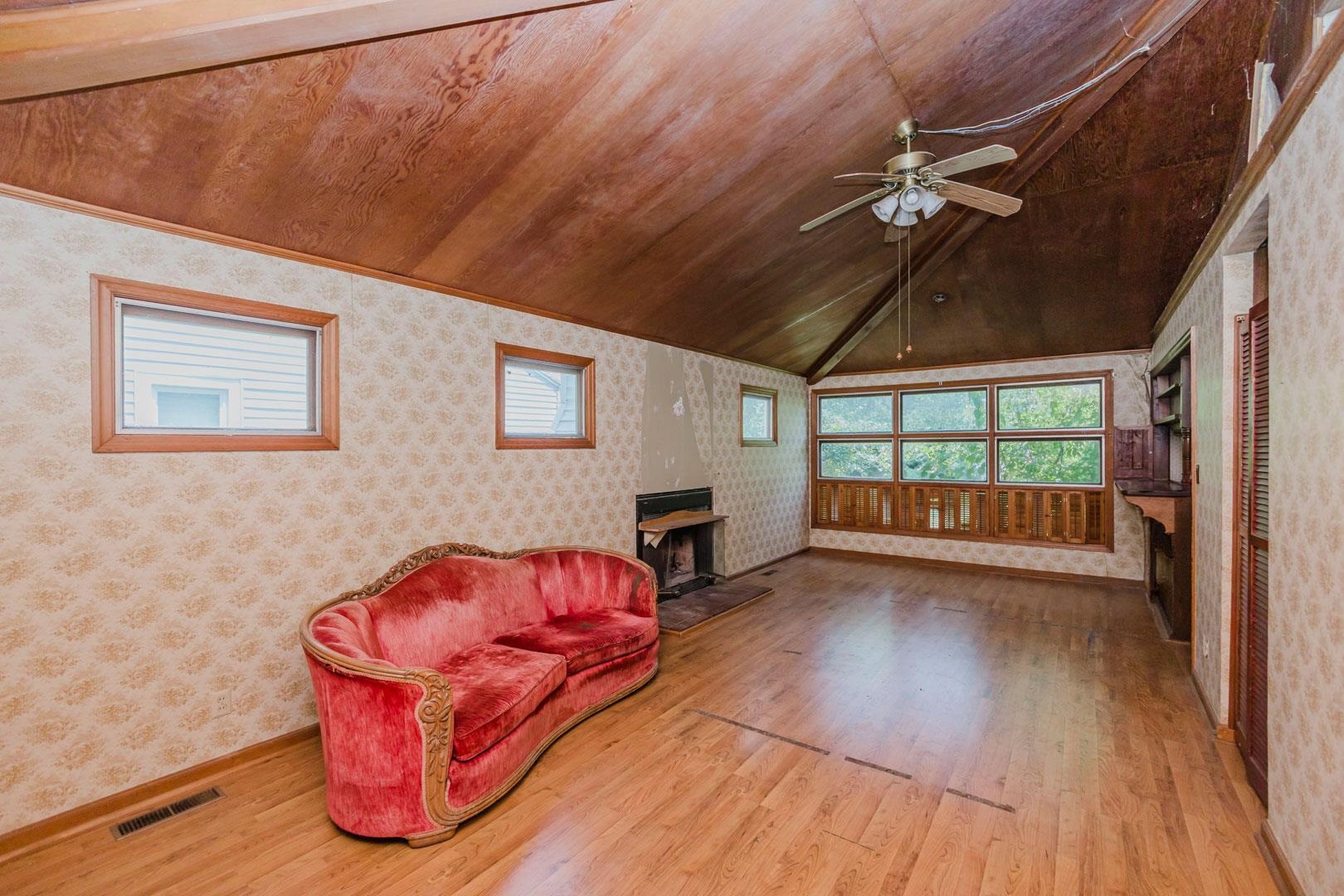 1120 Pineridge St. Property Photo 2