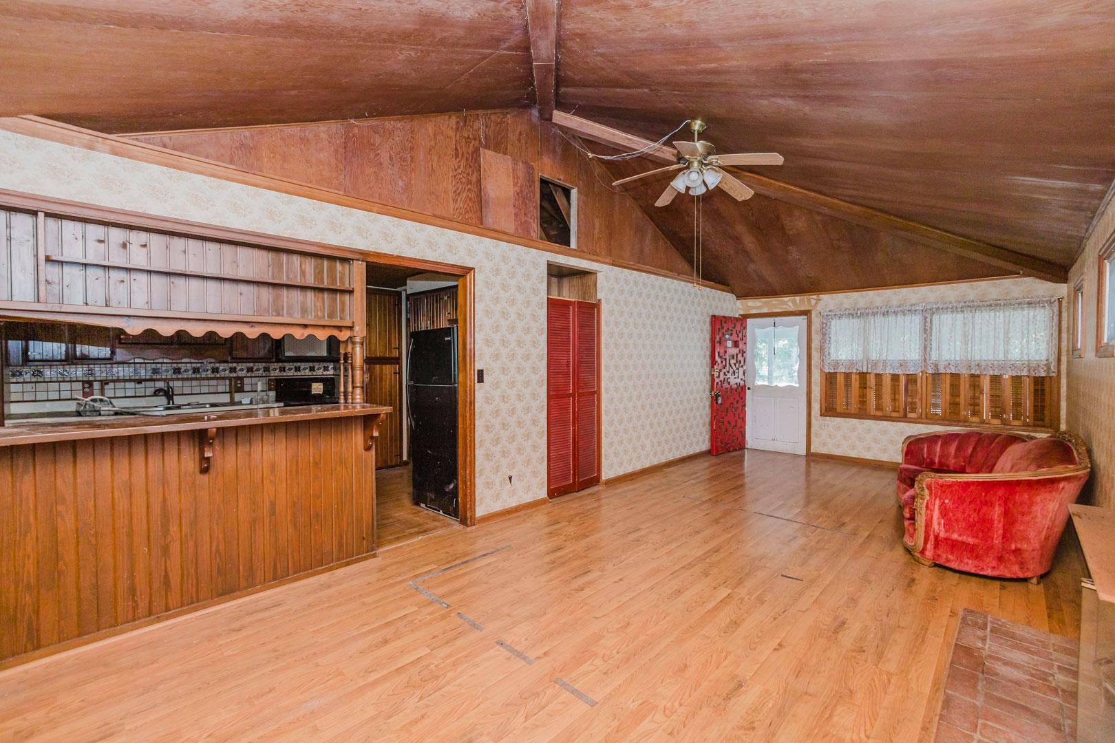 1120 Pineridge St. Property Photo 3