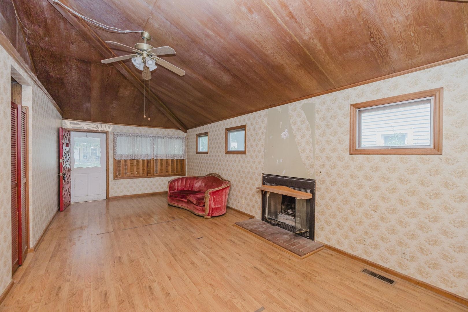 1120 Pineridge St. Property Photo 4